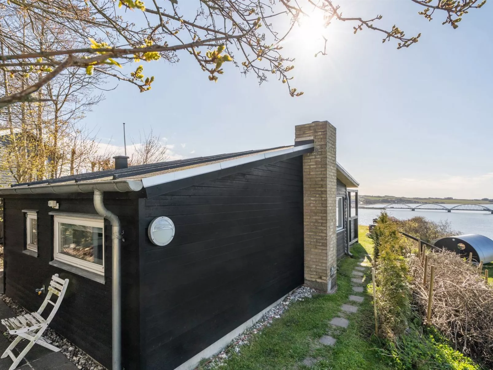 "Nielsen" - 30m to the fjord