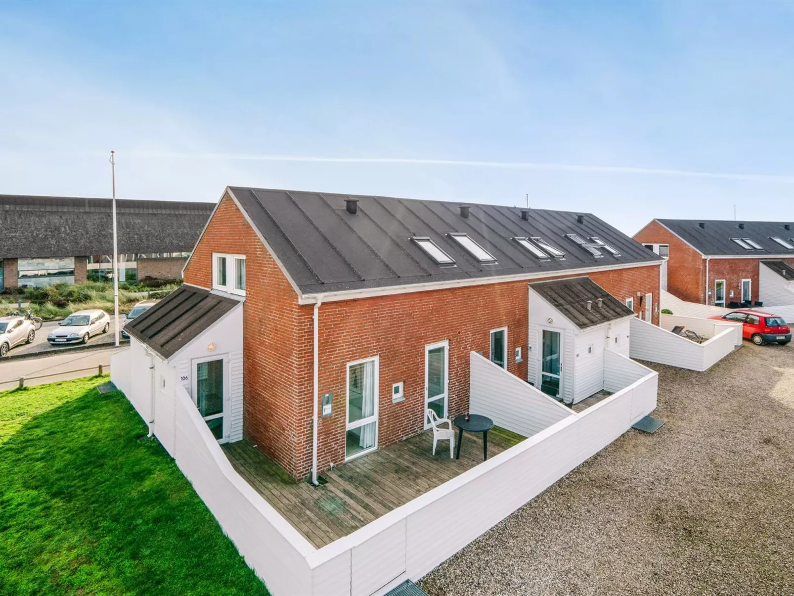 "Ginger" - 2.3km from the sea