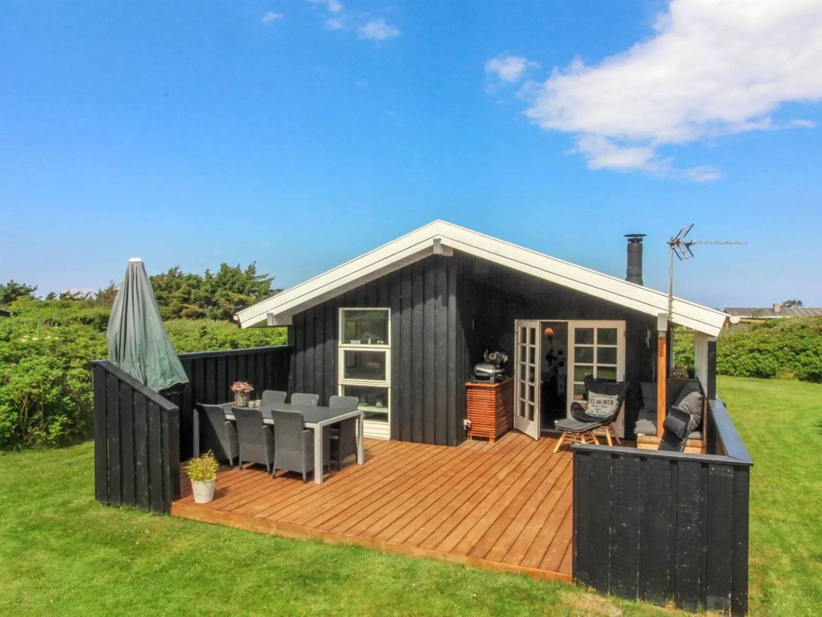 "Myriam" - 200m from the sea