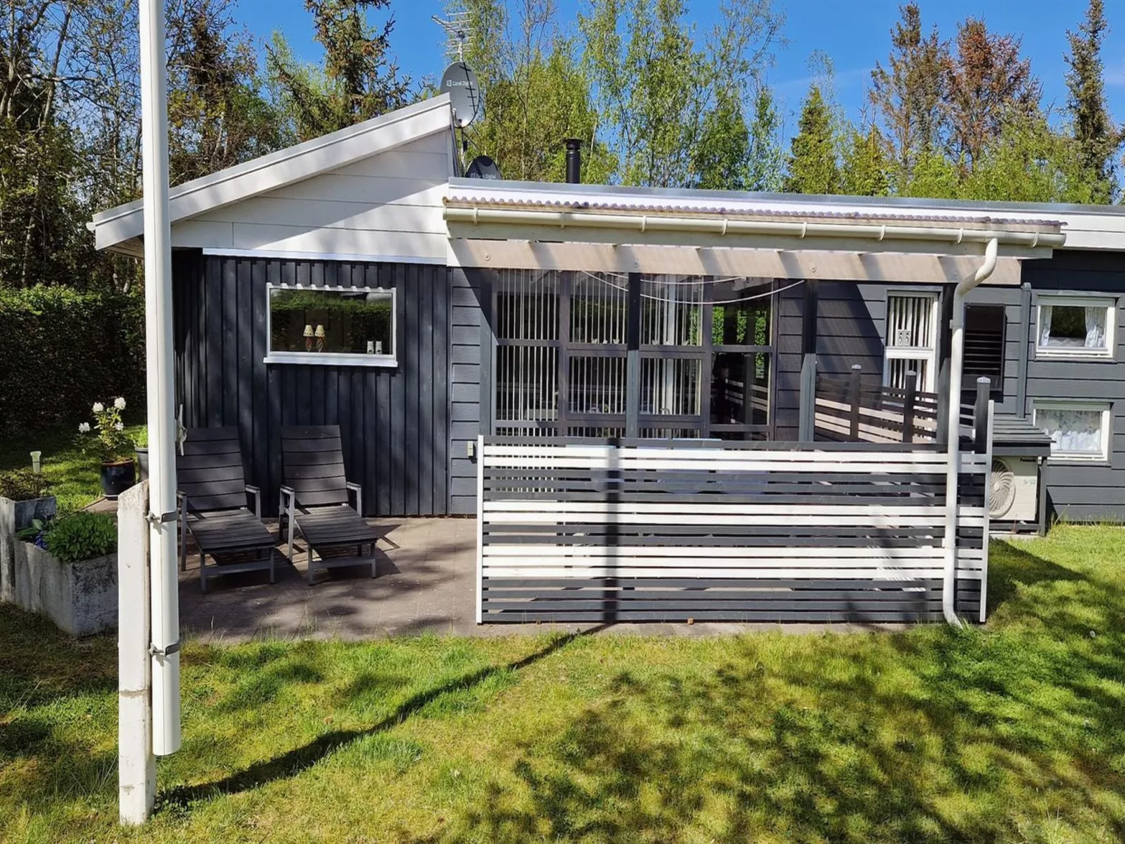 "Guthrik" - 900m from the sea