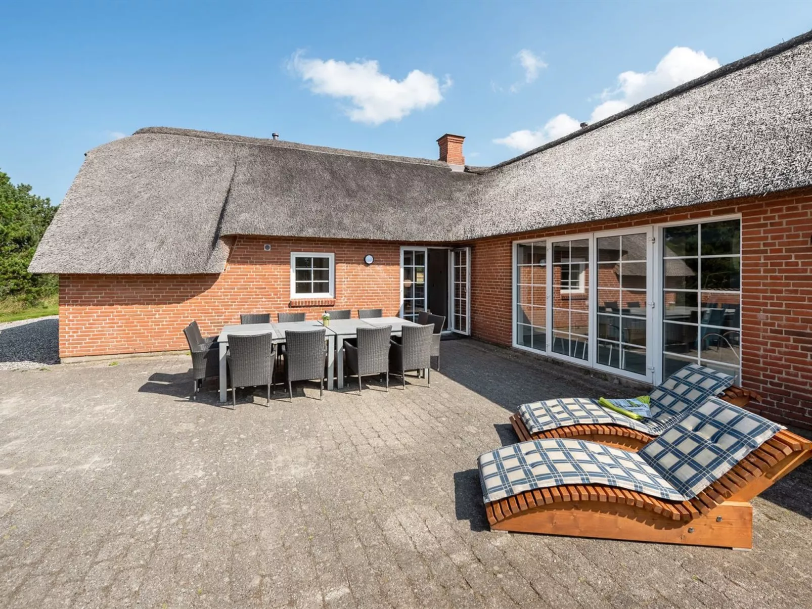 "Aane" - 1.8km from the sea