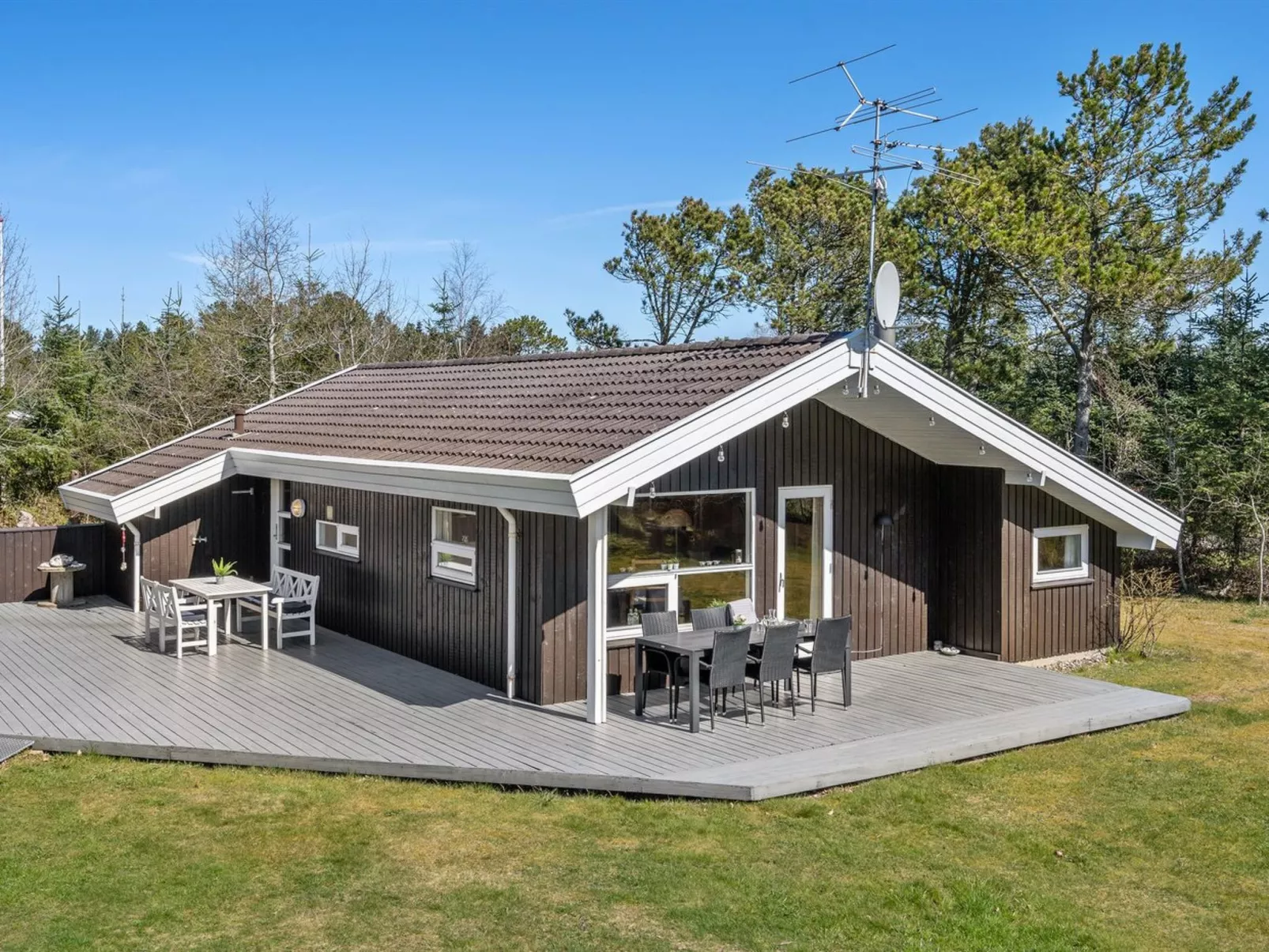 "Akka" - 2km from the sea