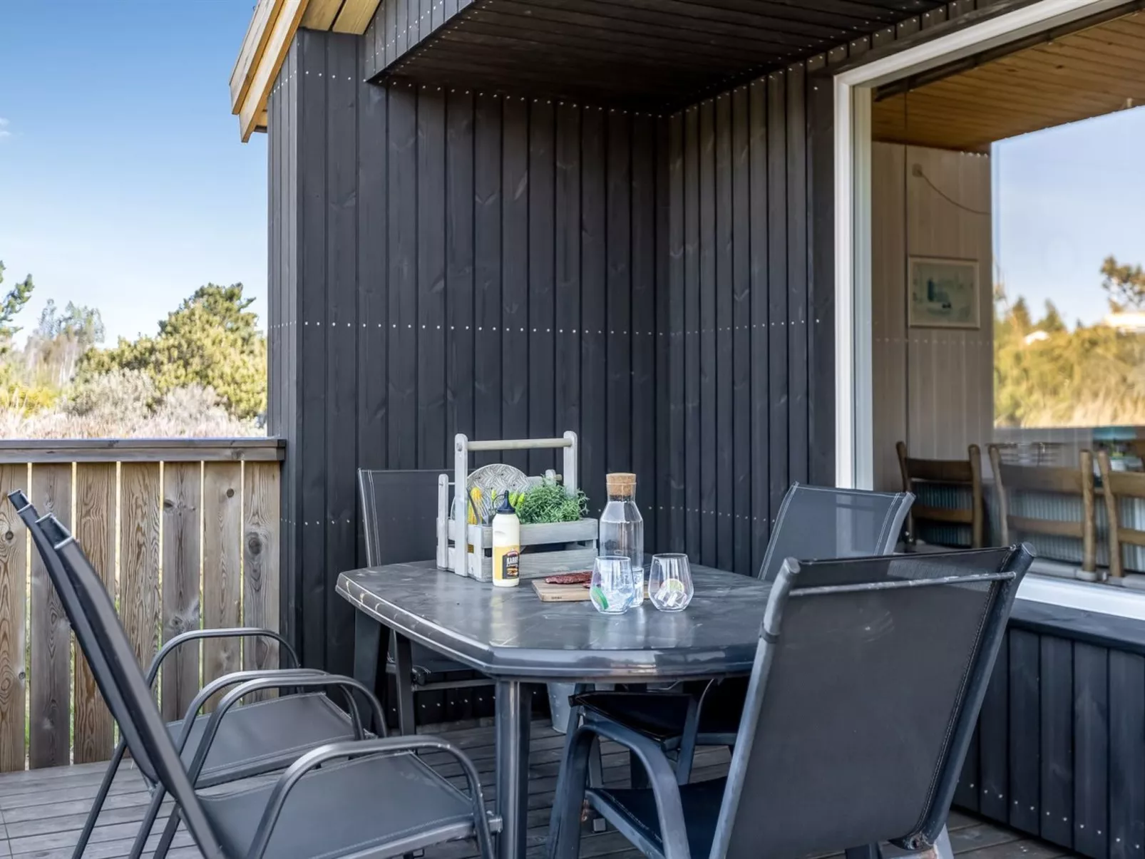 "Sara" - 2.5km from the sea