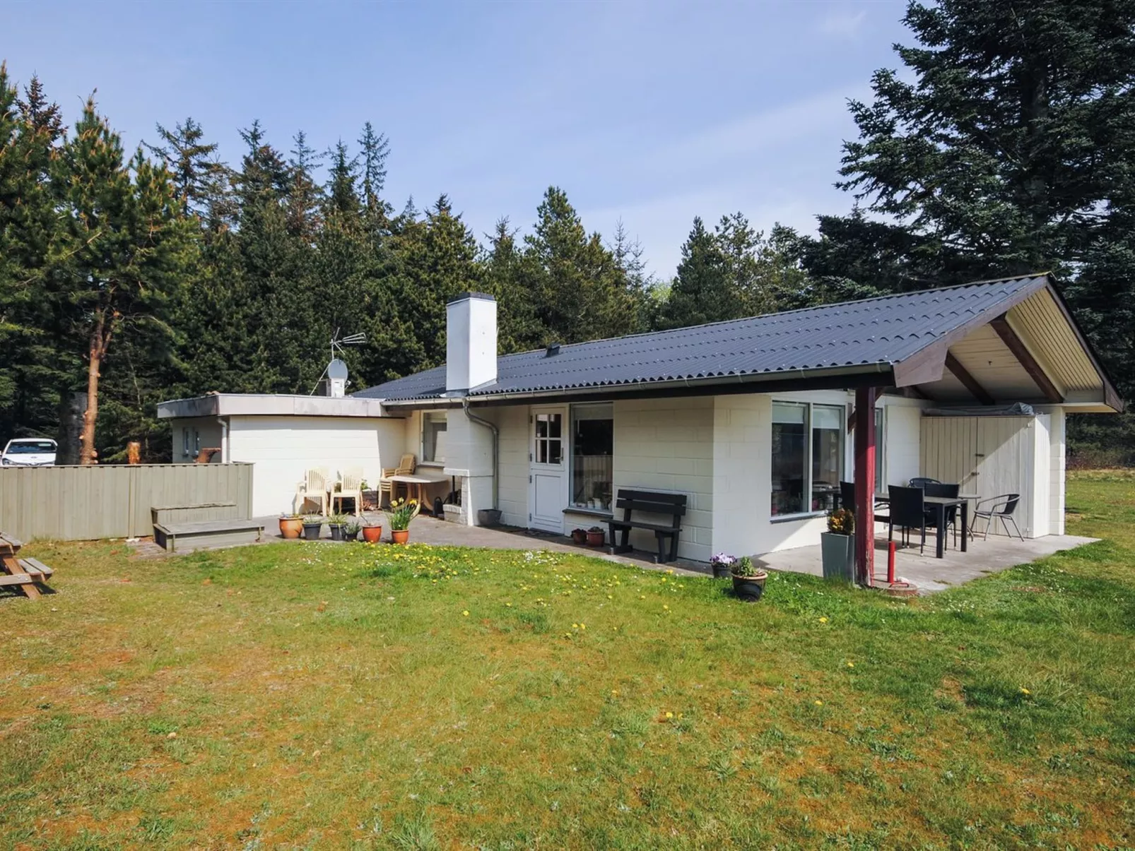 "Oberon" - 3km from the sea