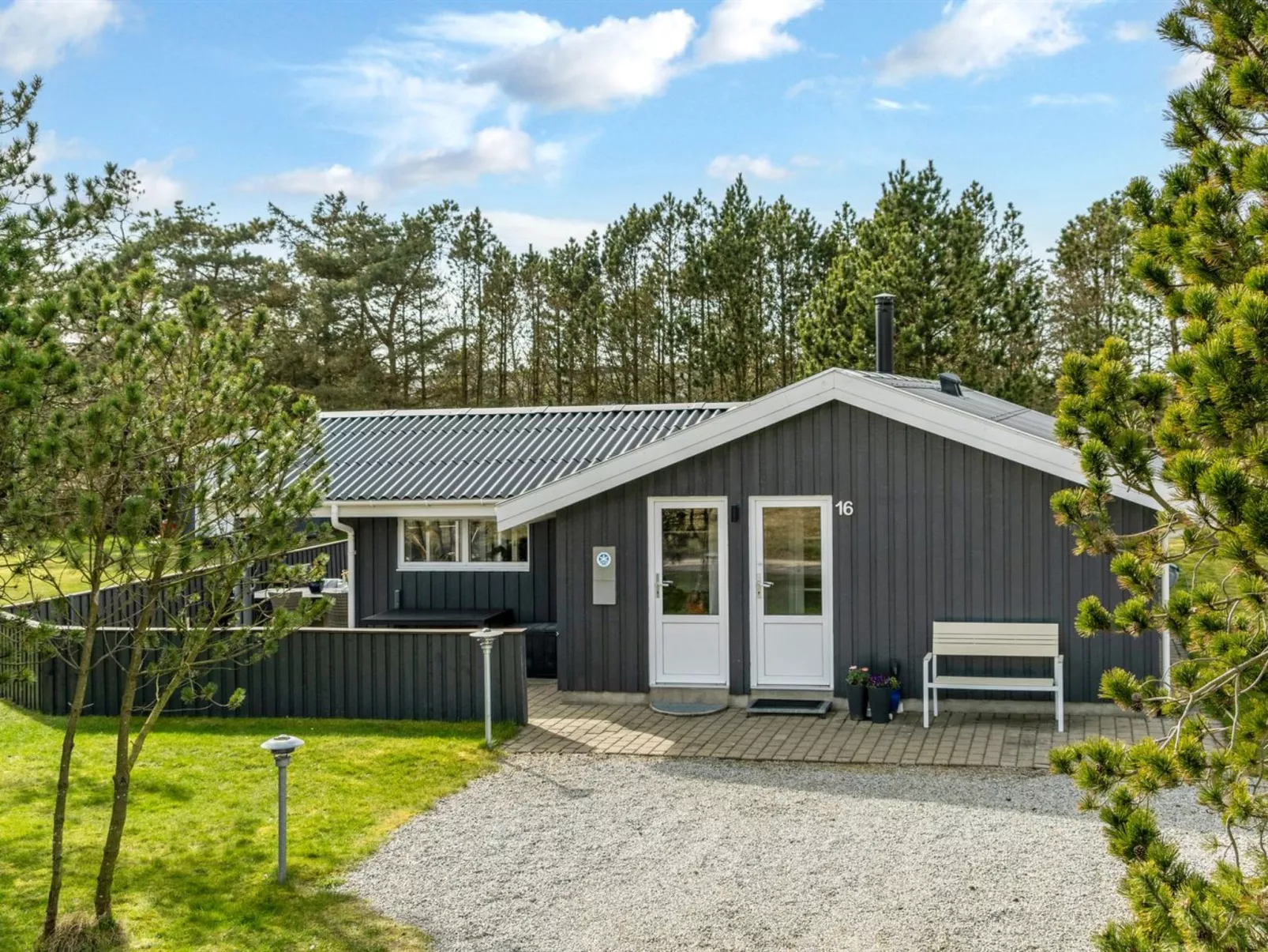 "Richardine" - 850m from the sea