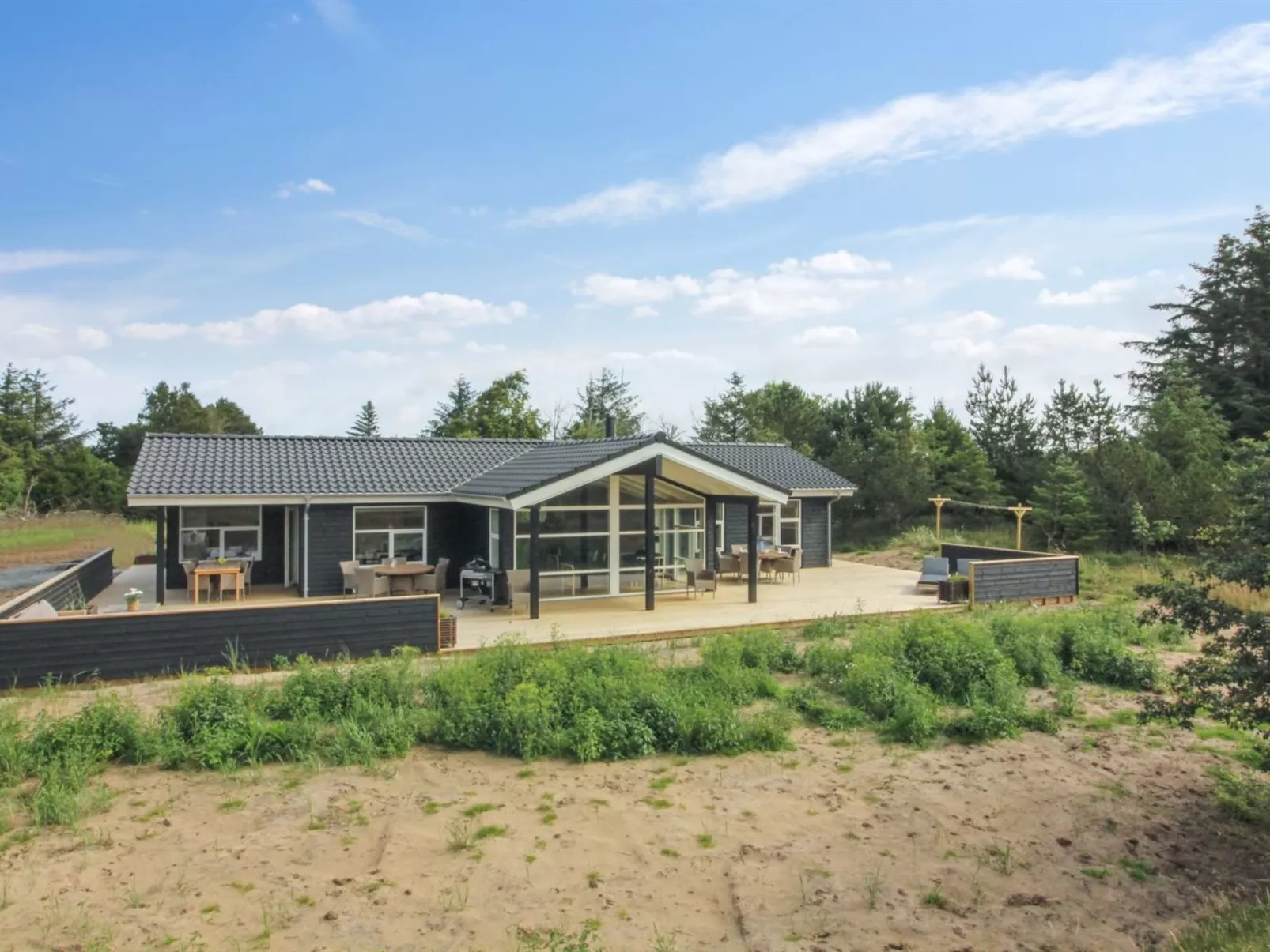 "Heriest" - 1.2km from the sea