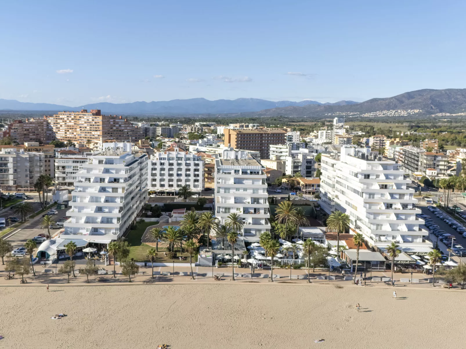 Roses Holiday Center-Buiten