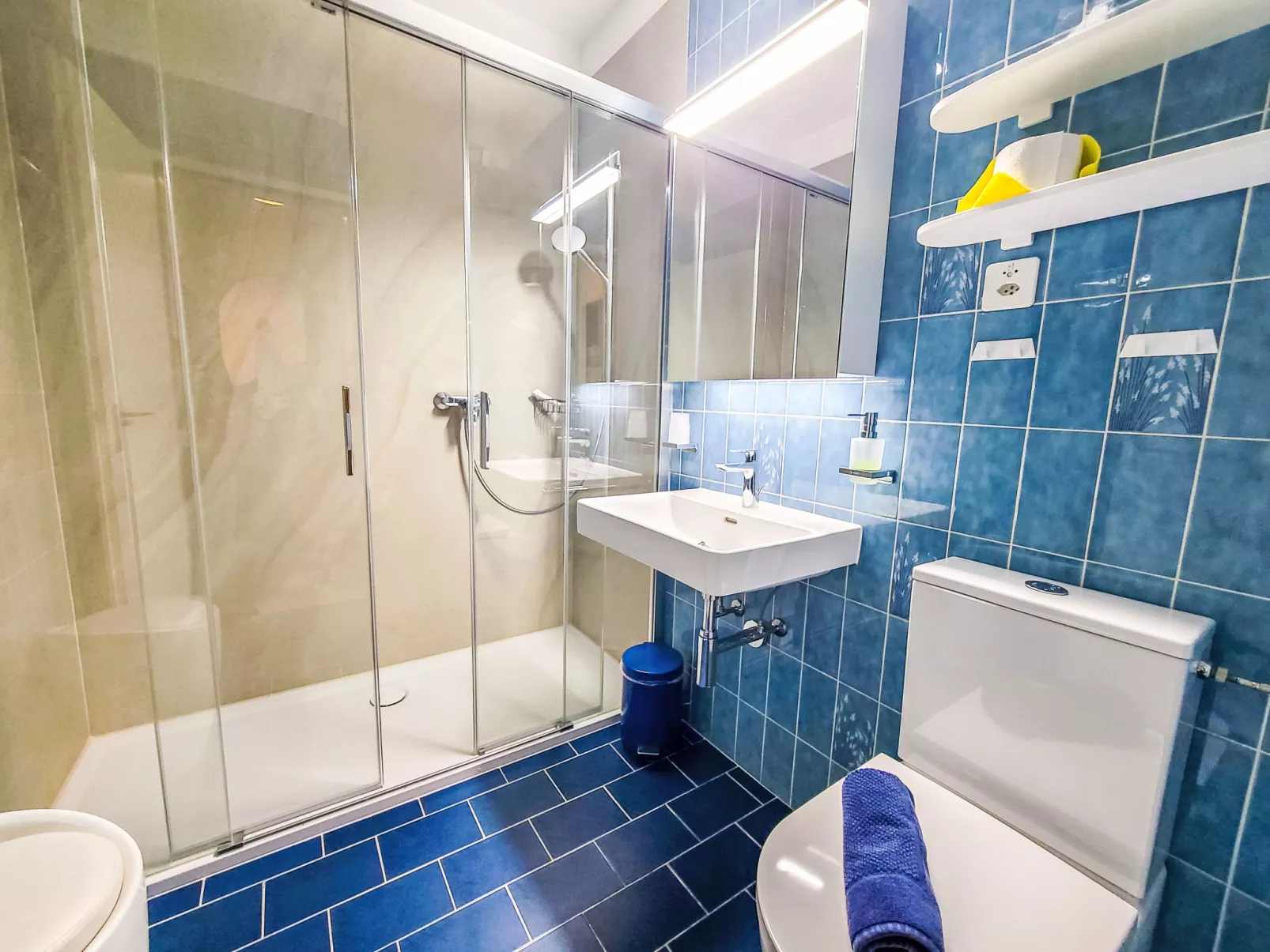 Sabrina App. 006-Binnen