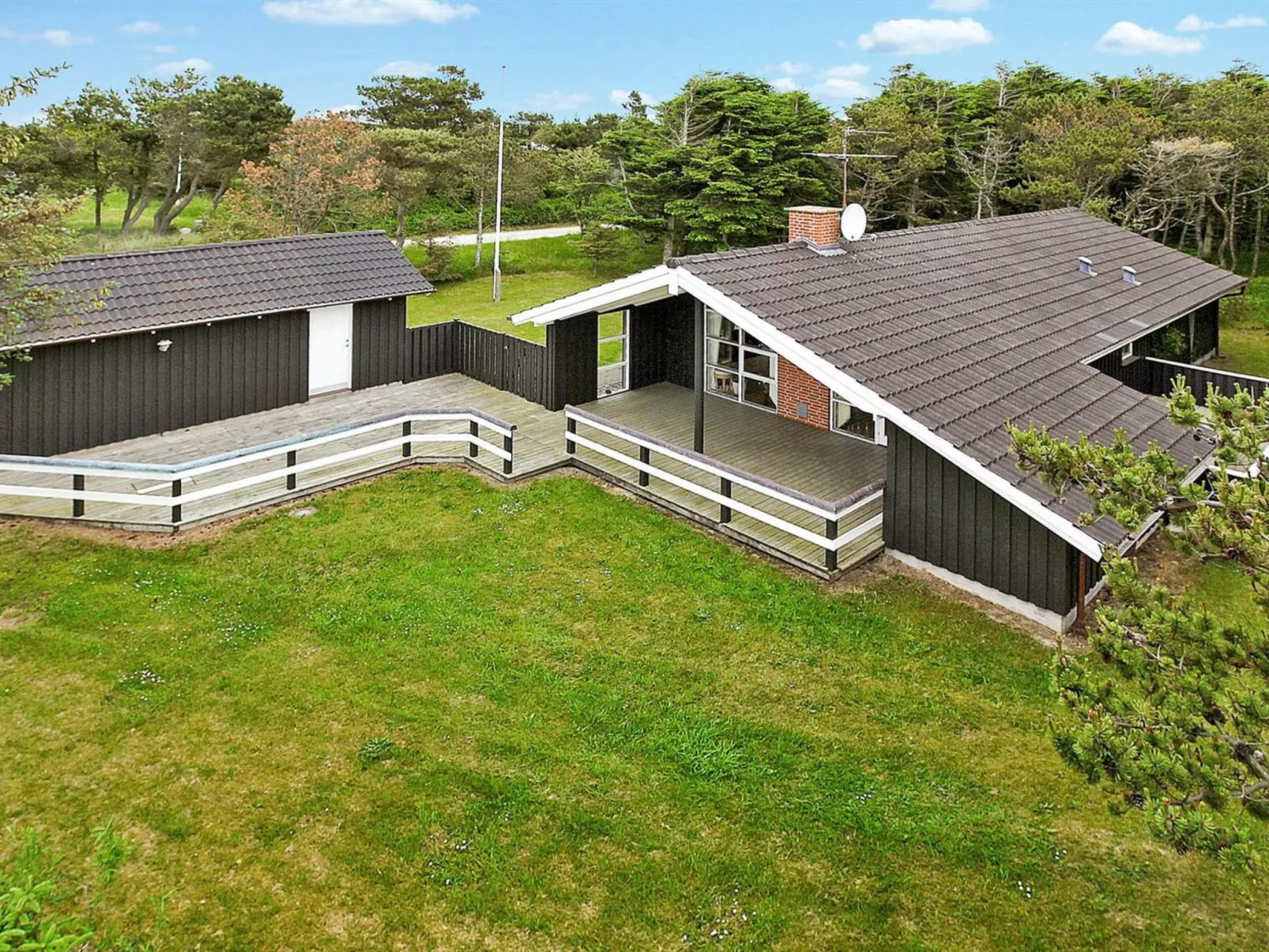 "Andersen" - 827m from the sea