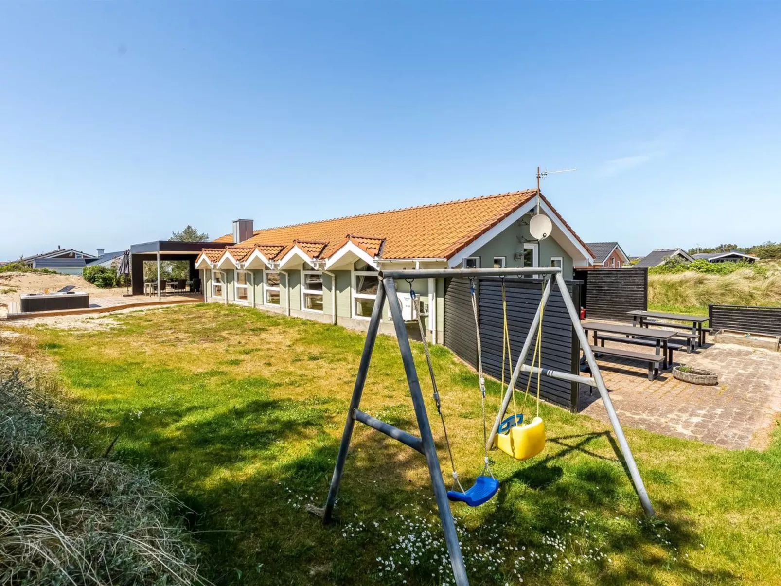 "Hariet" - 600m from the sea