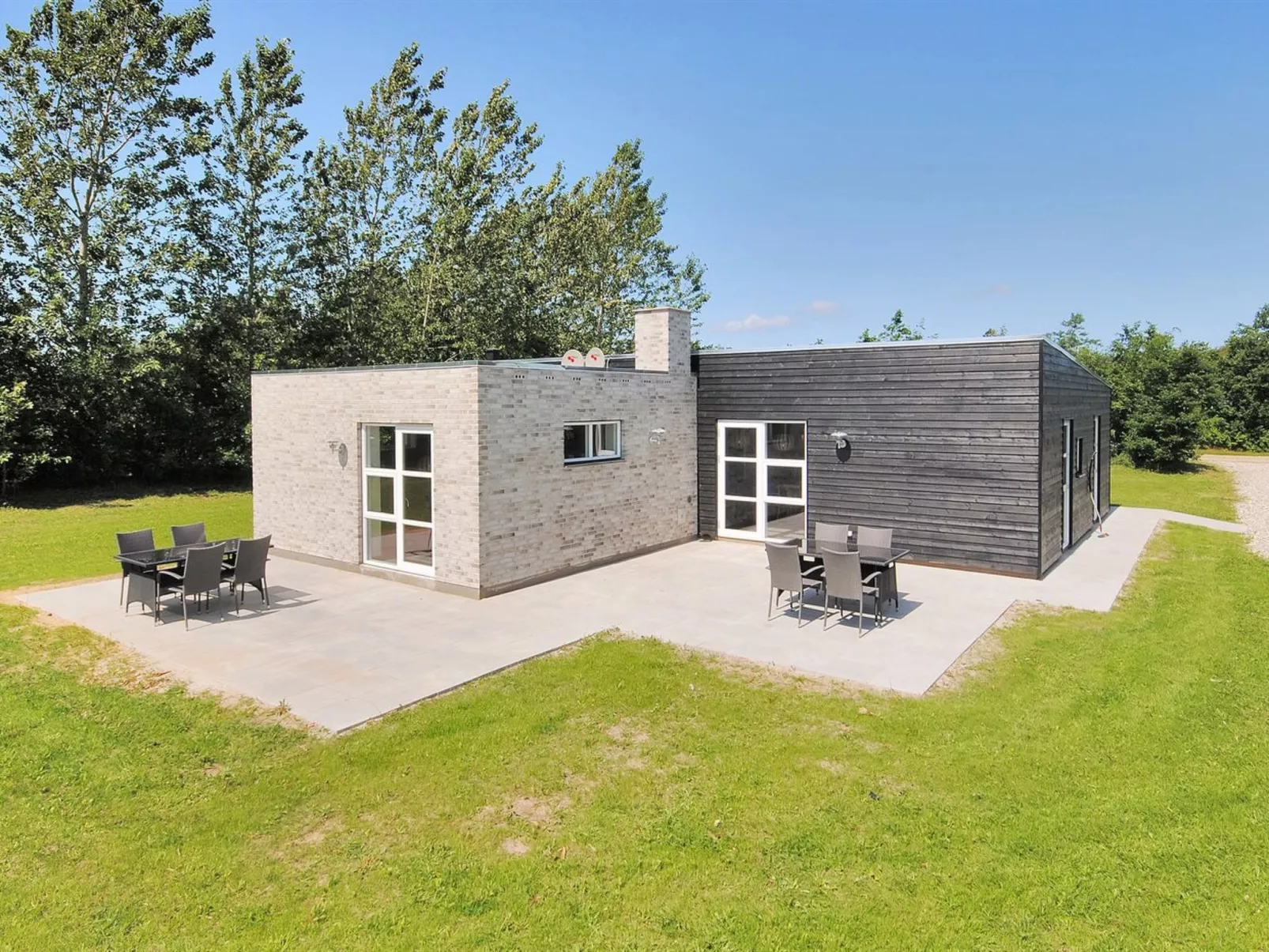 "Jarven" - 500m to the fjord