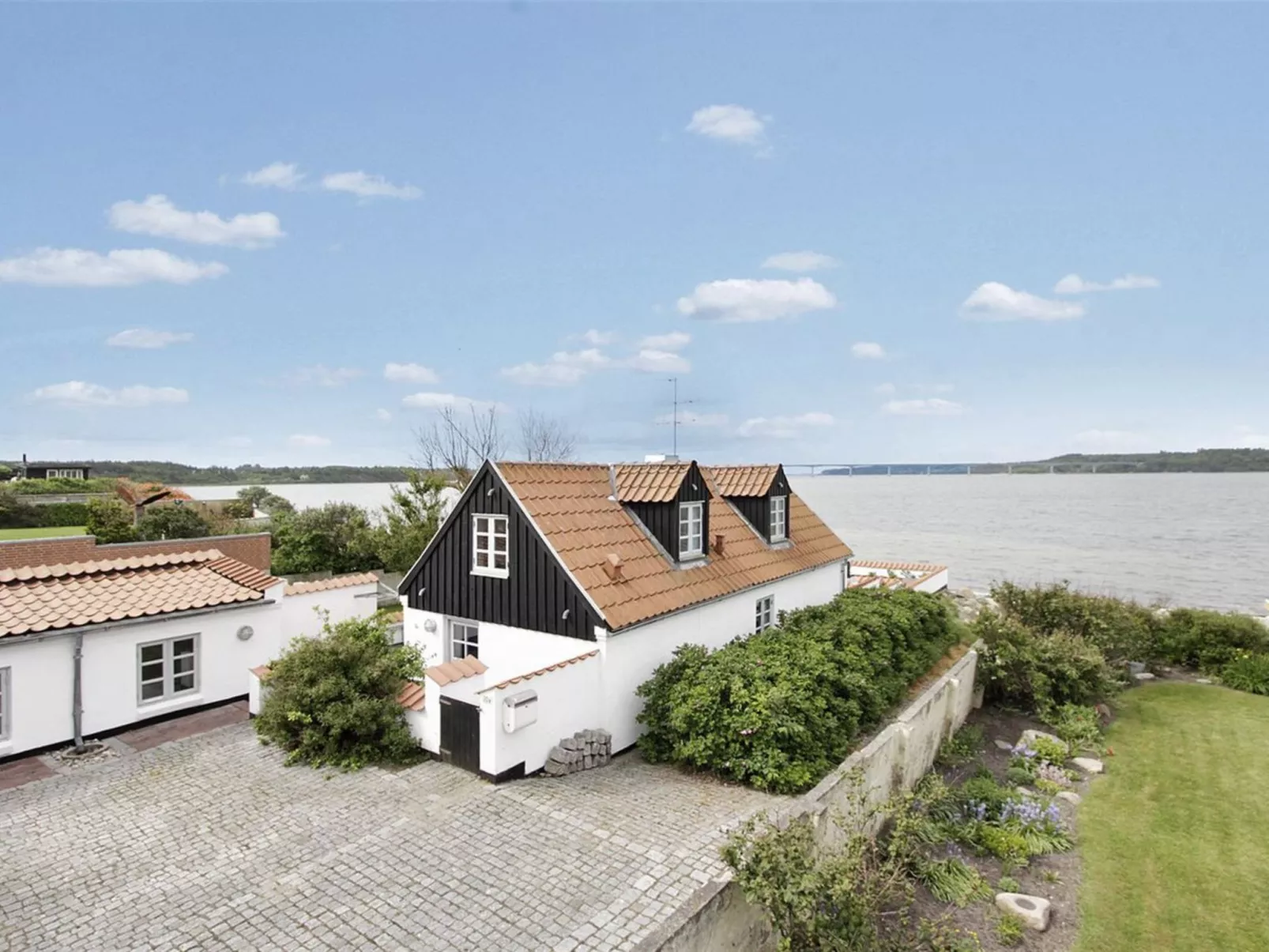 "Pauliina" - 10m to the fjord