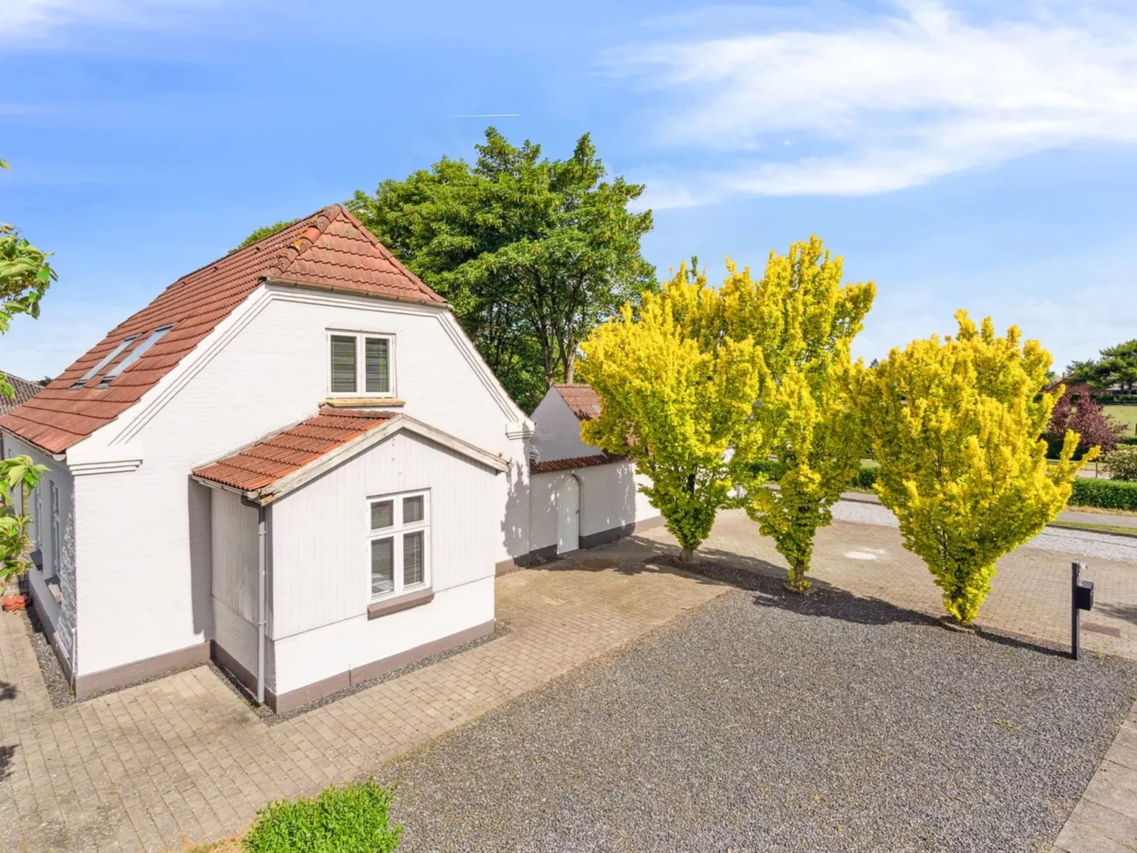 "Essie" - 20km from the sea