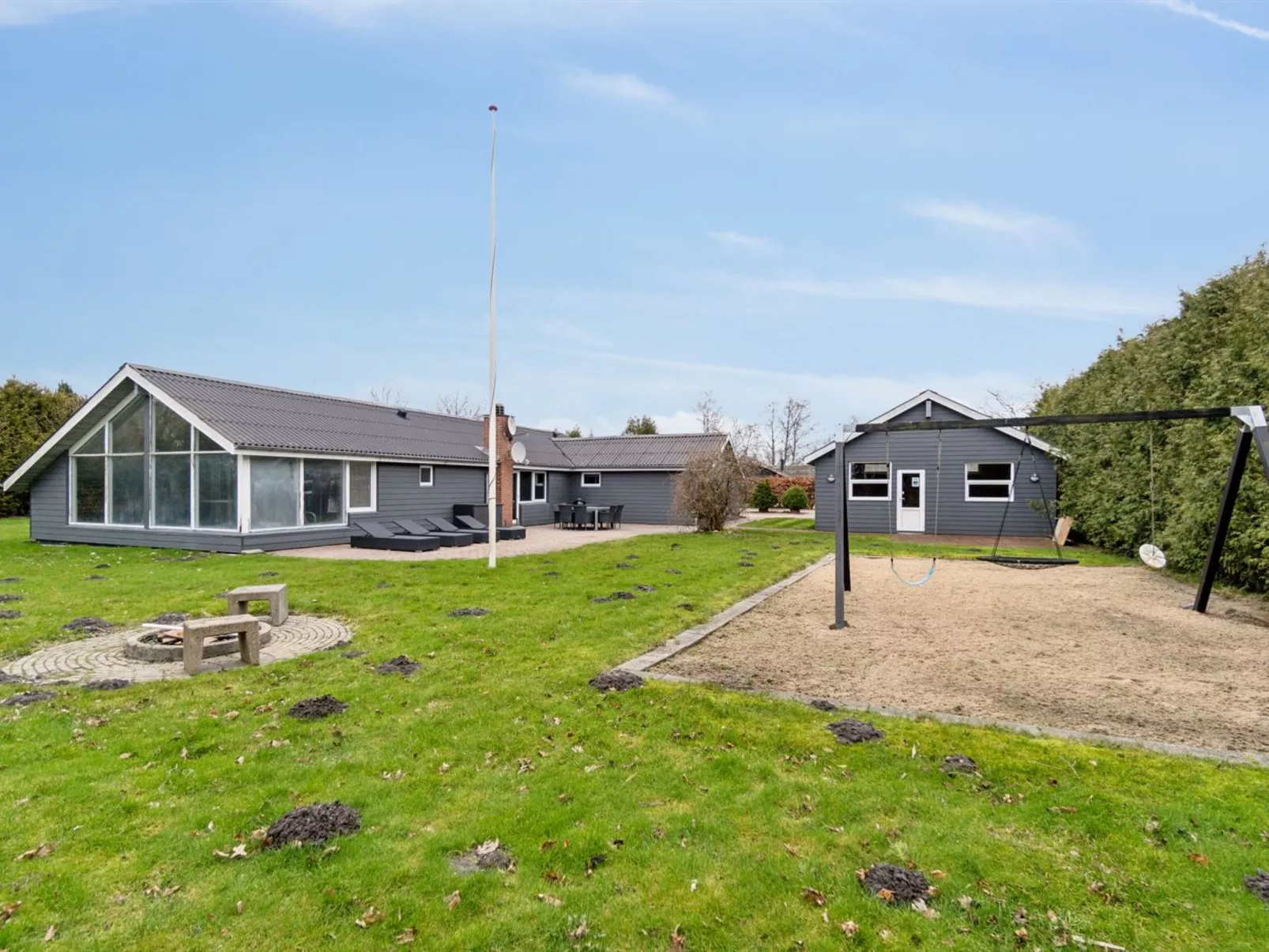 "Fidelia" - 400m from the sea