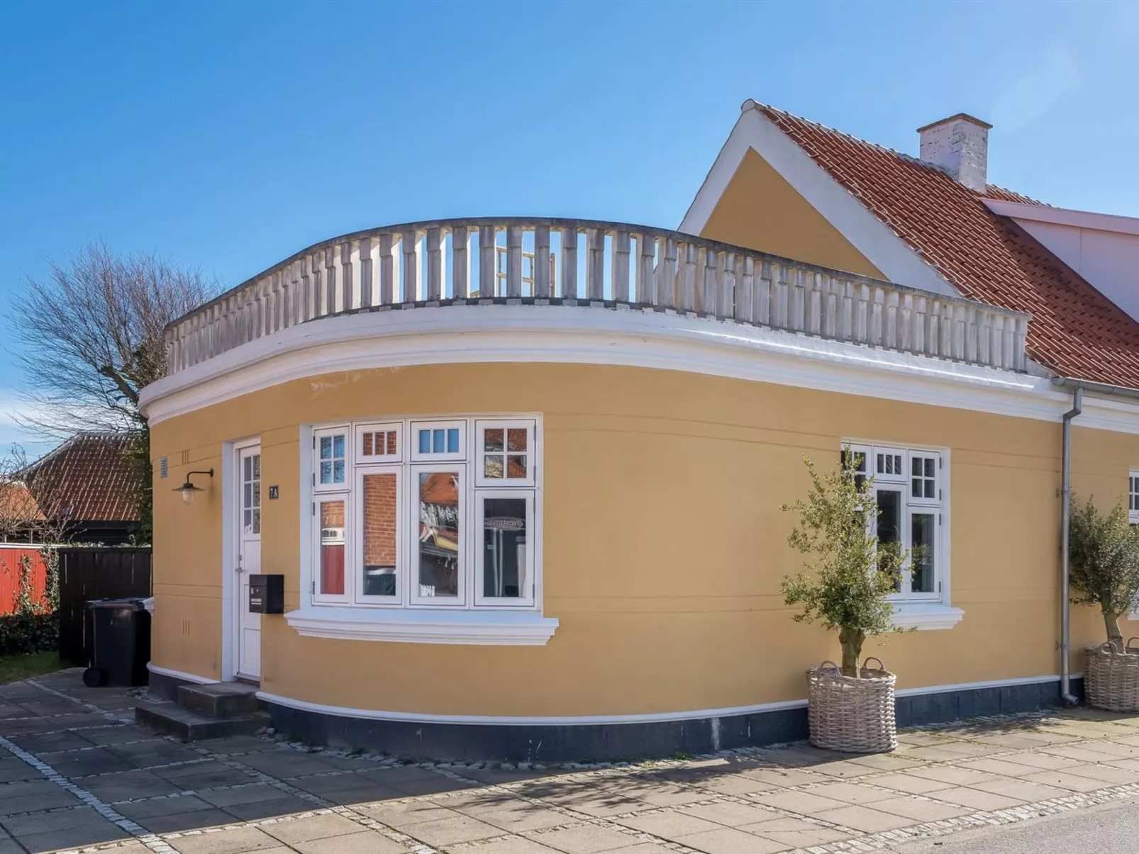 "Yorick" - 300m from the sea