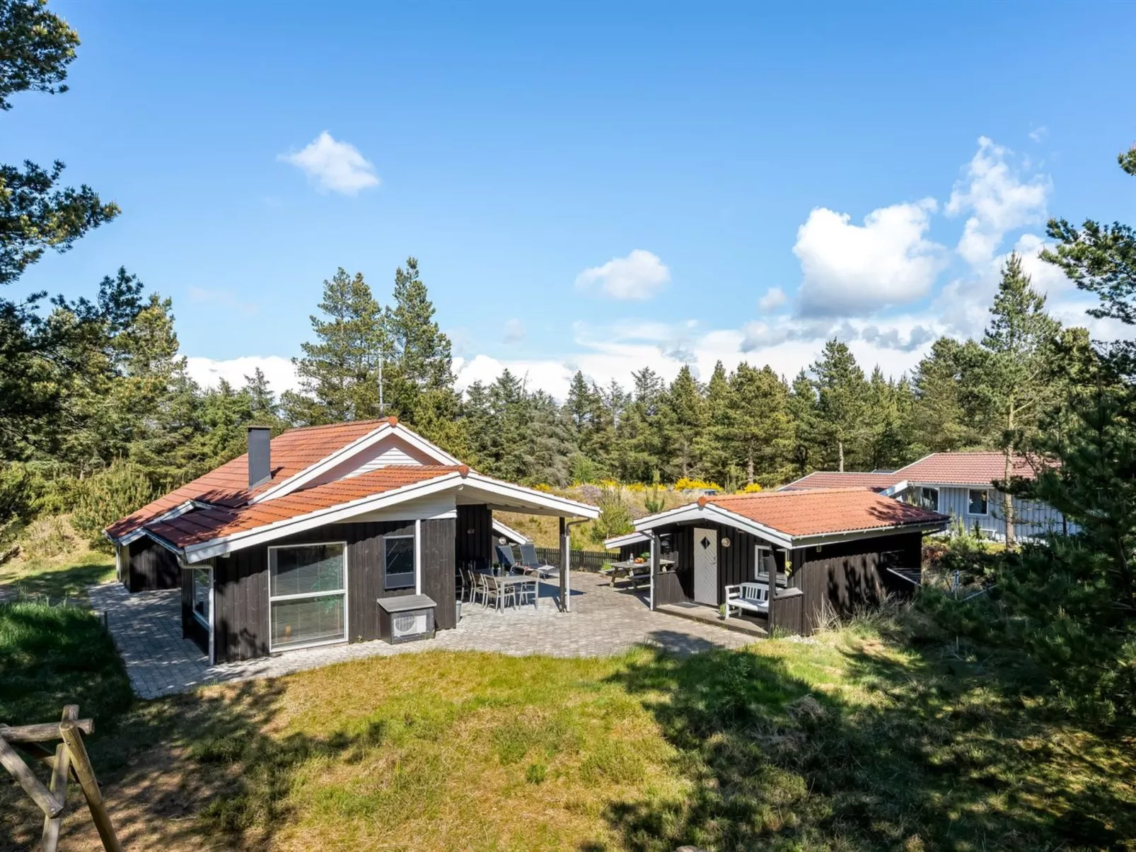 "Augustine" - 1.6km from the sea