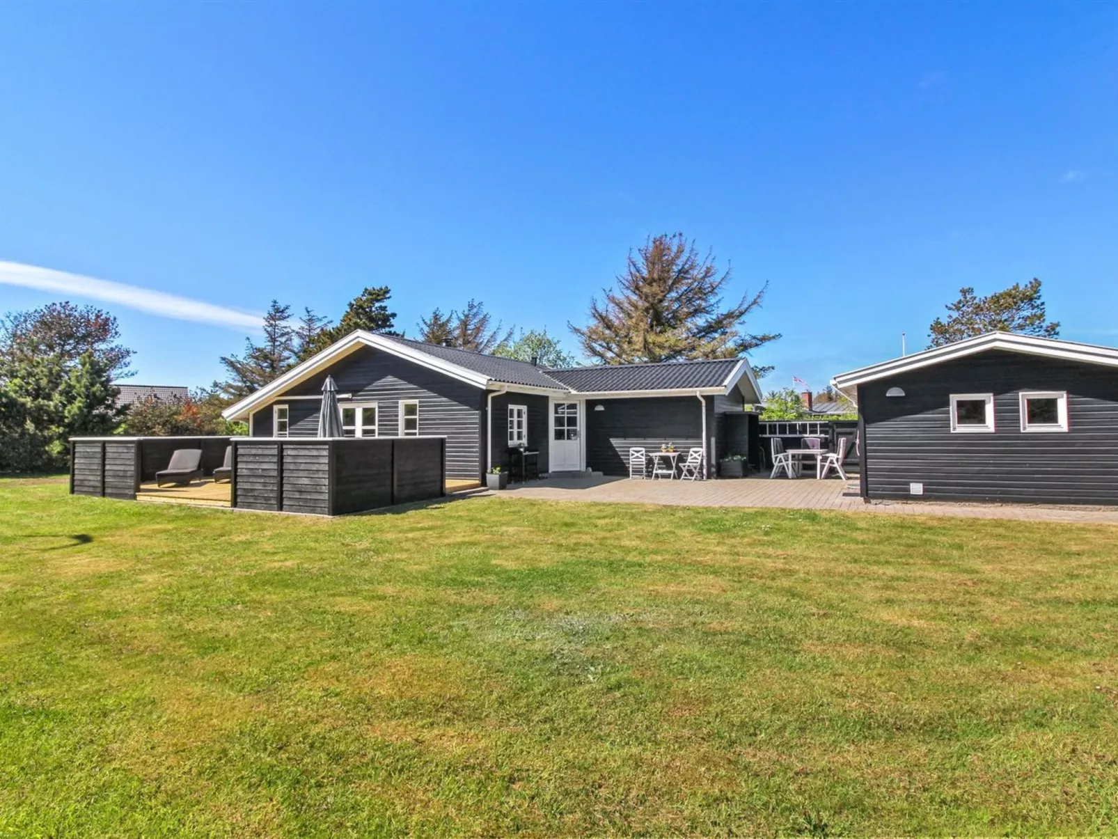 "Hillmari" - 200m from the sea