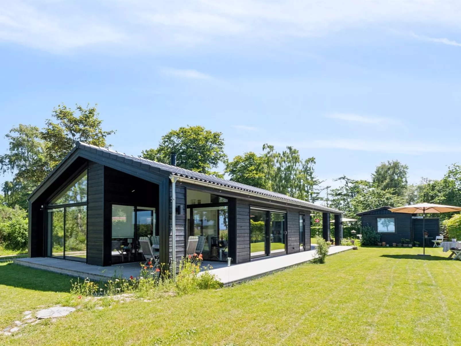 "Huldrik" - 100m from the sea