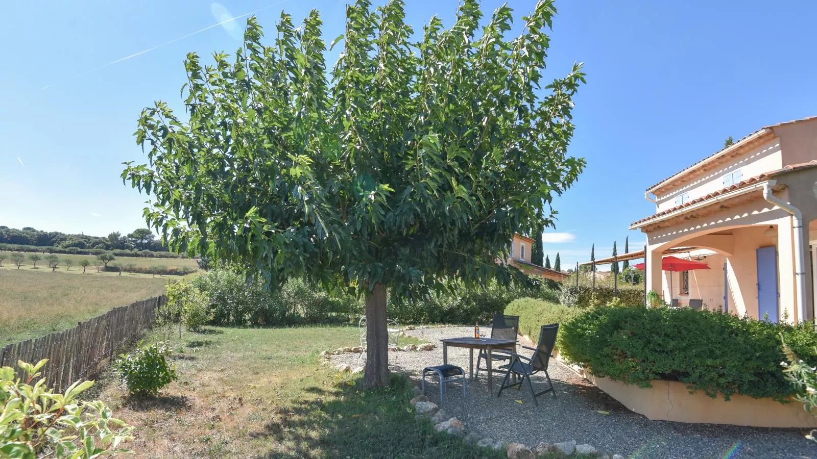 La petite truffe-Uitzicht zomer