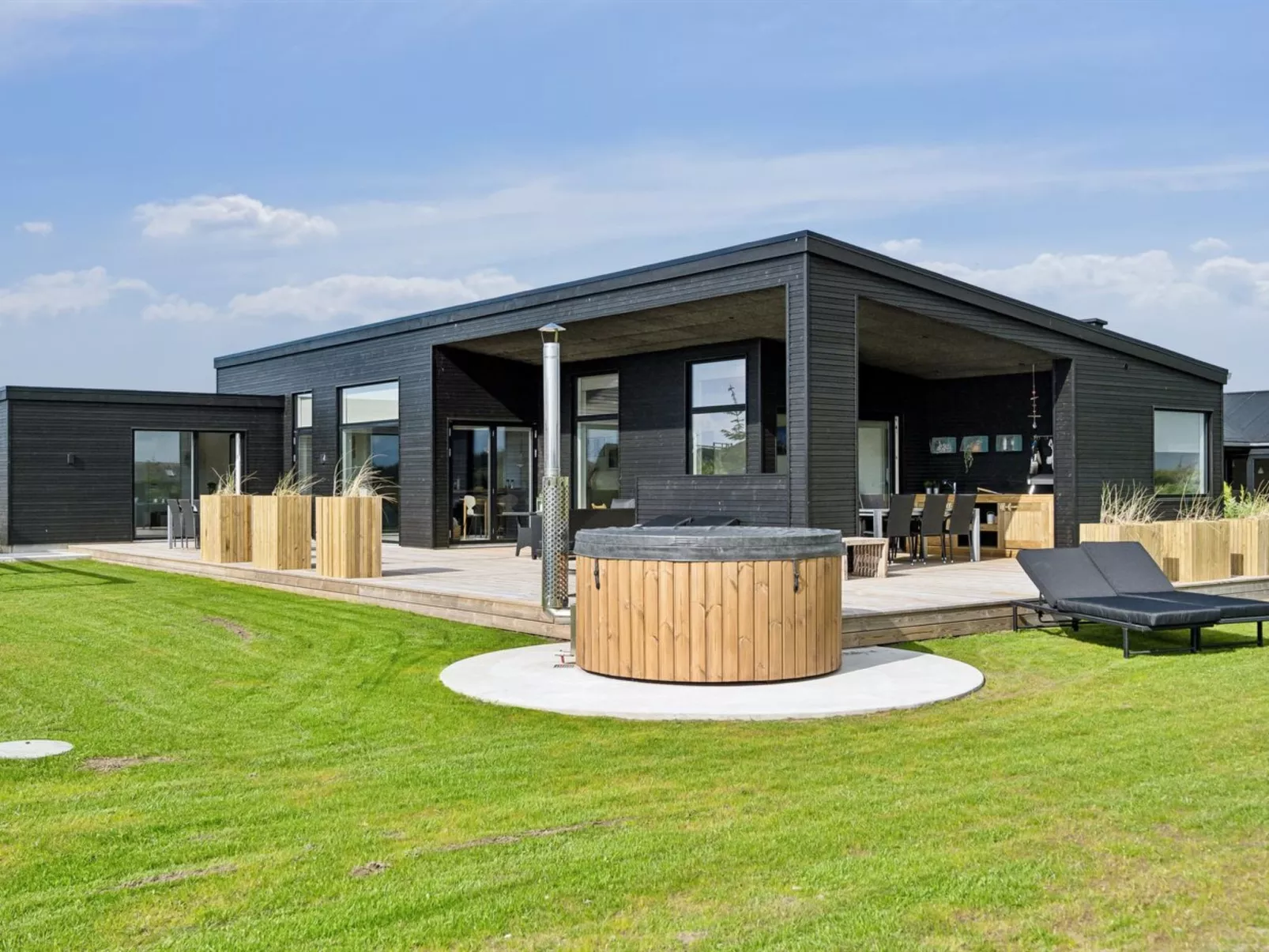 "Lyder" - 400m from the sea