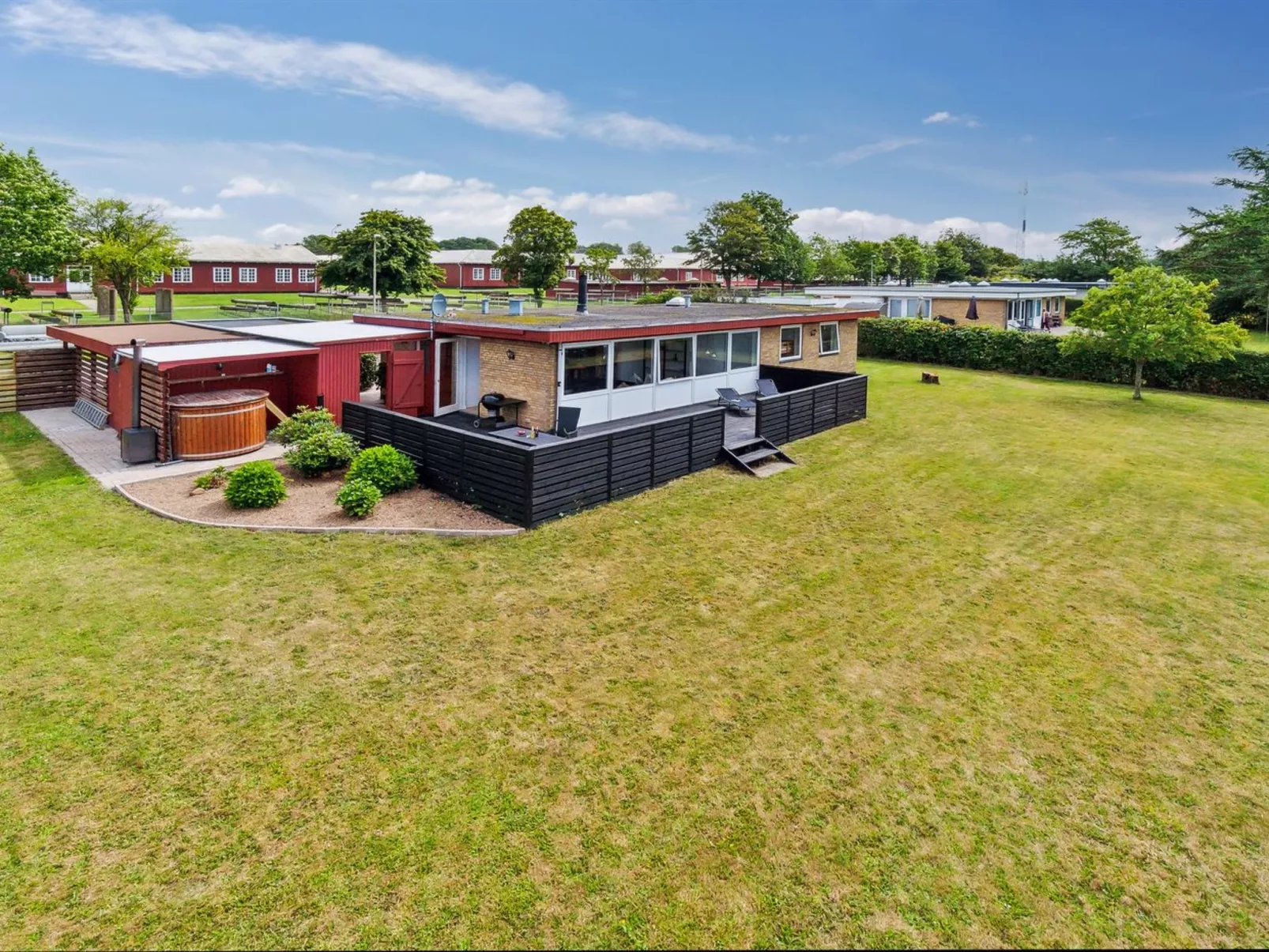 "Simon" - 1km from the sea