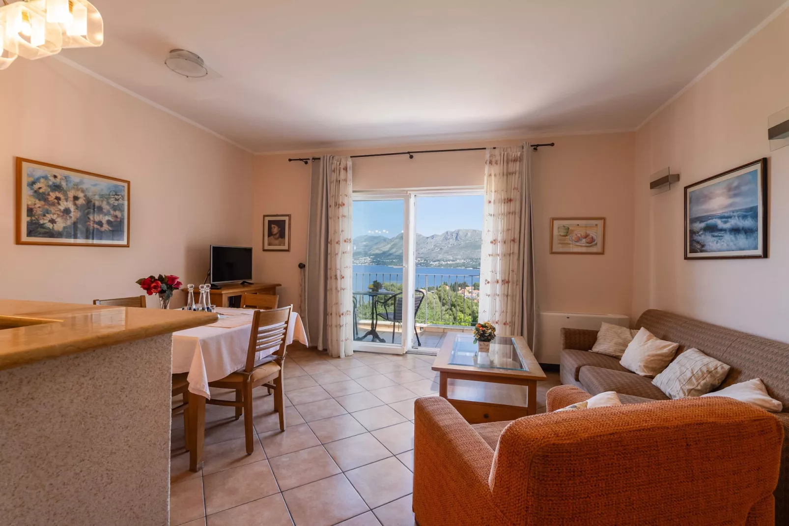 Villa Alegria Cavtat - One Bedroom Apartment with Balcony and Sea View (Apartment A)-Woonkamer