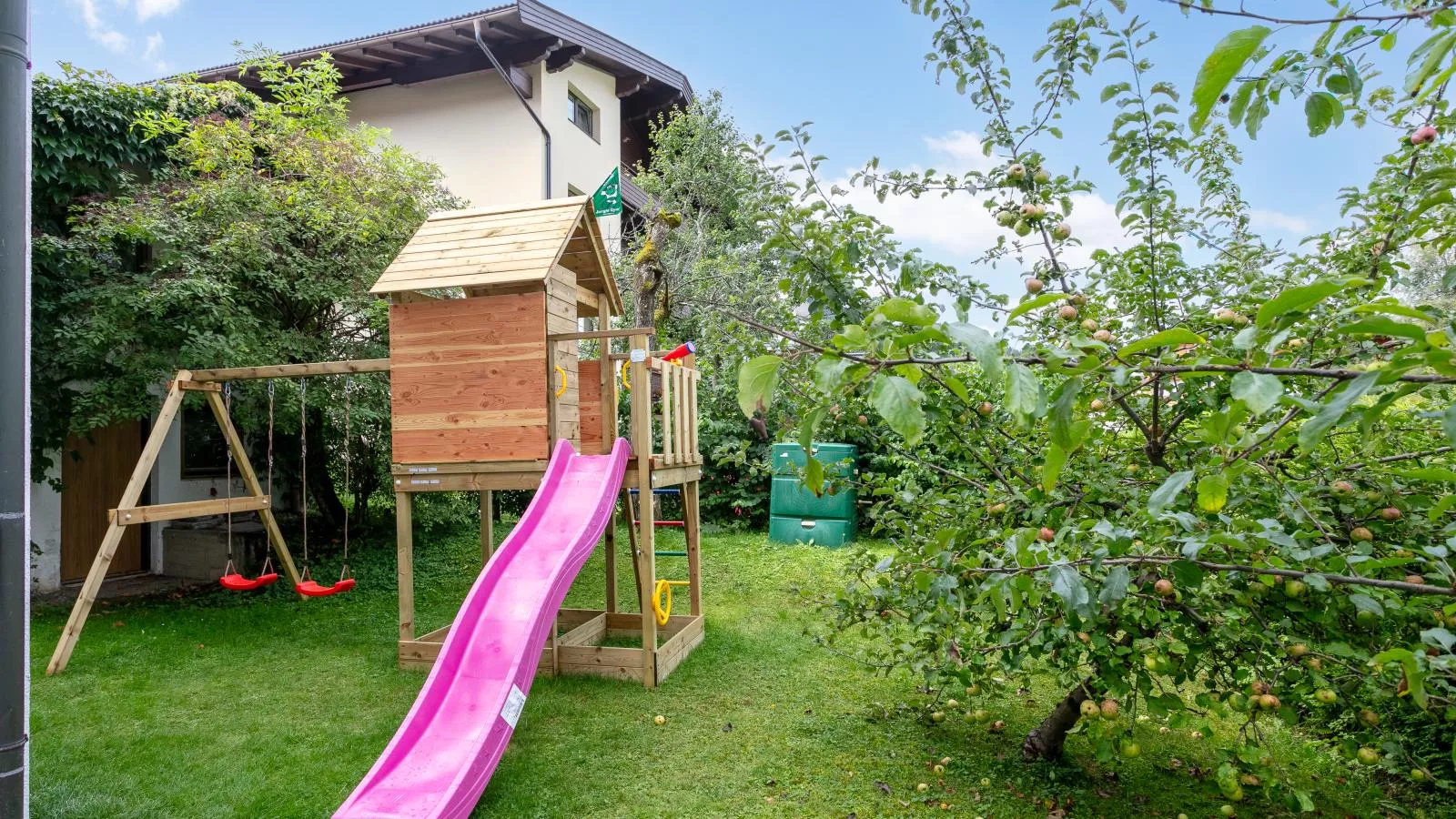 Apart An der Ache-Tuinen zomer