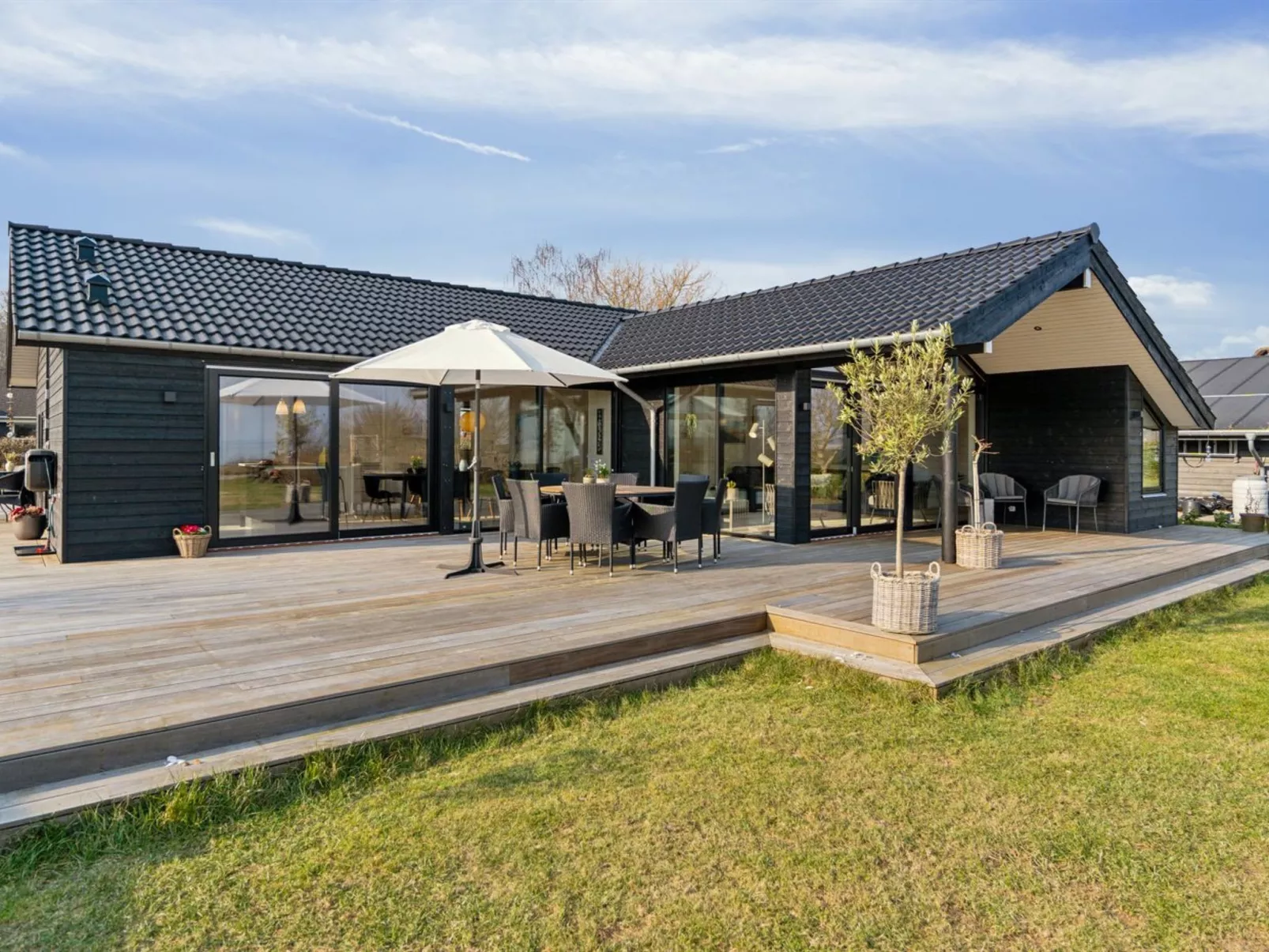 "Viveke" - 10m from the sea