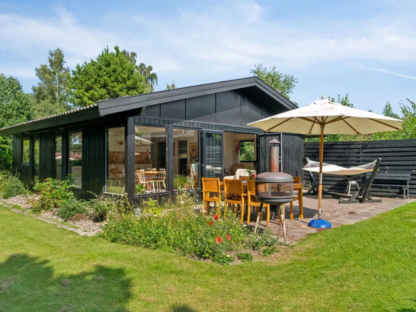 "Iolani" - 1.3km from the sea