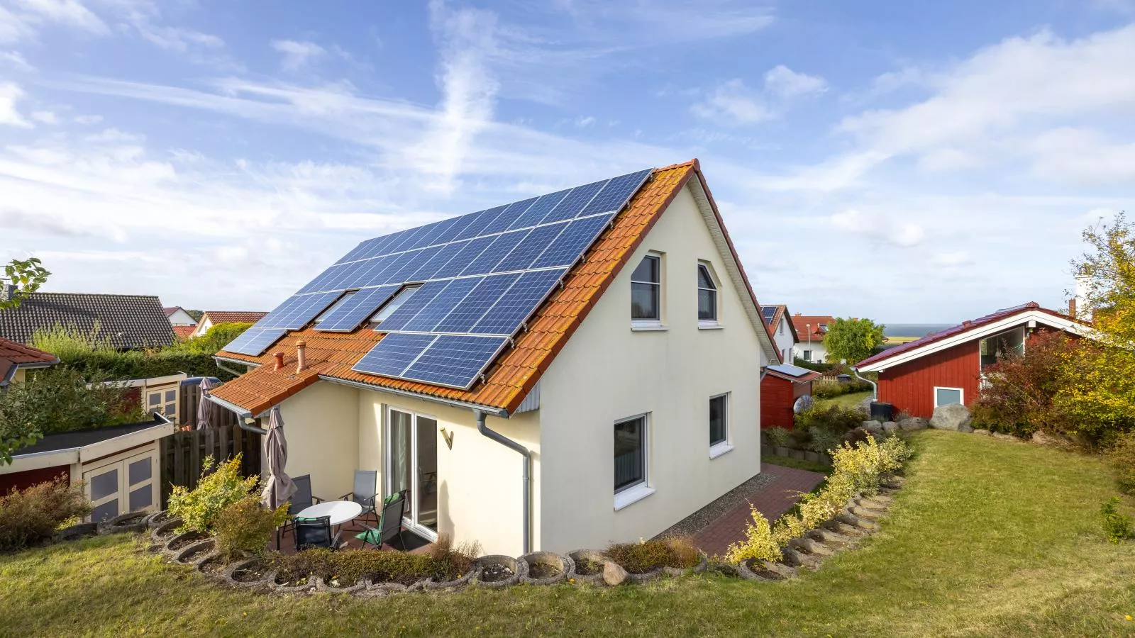 Stranddistel links mit Sauna