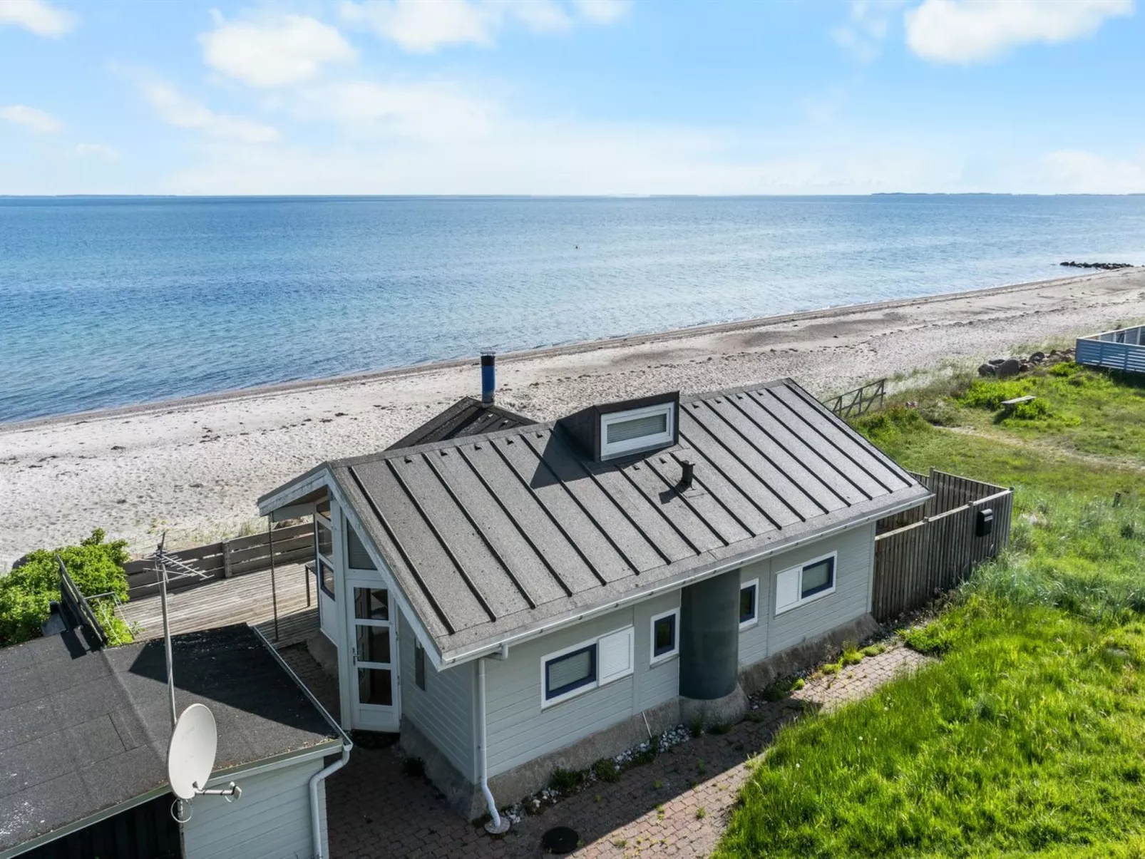 "Amila" - 10m from the sea