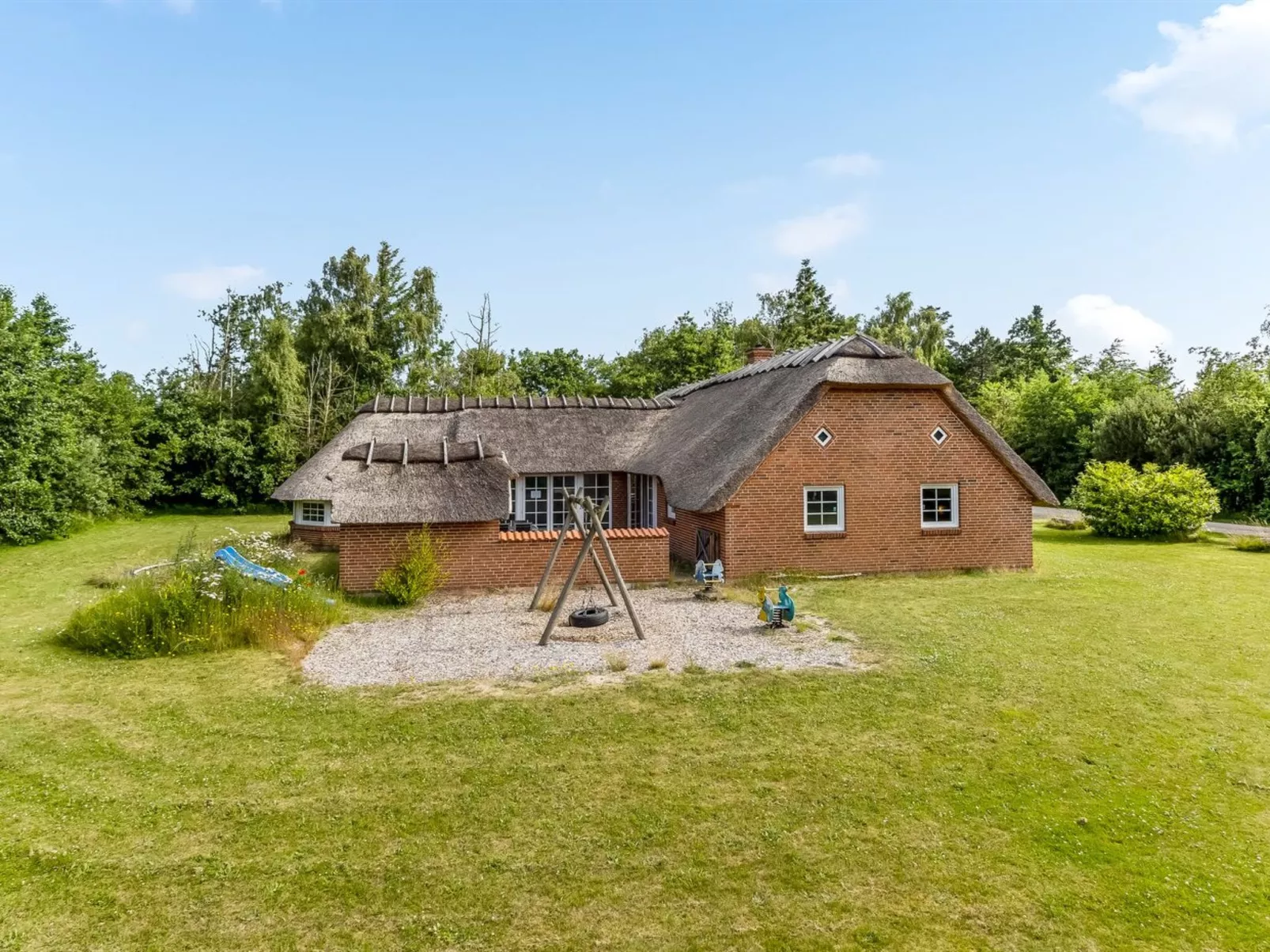 "Tara" - 900m from the sea