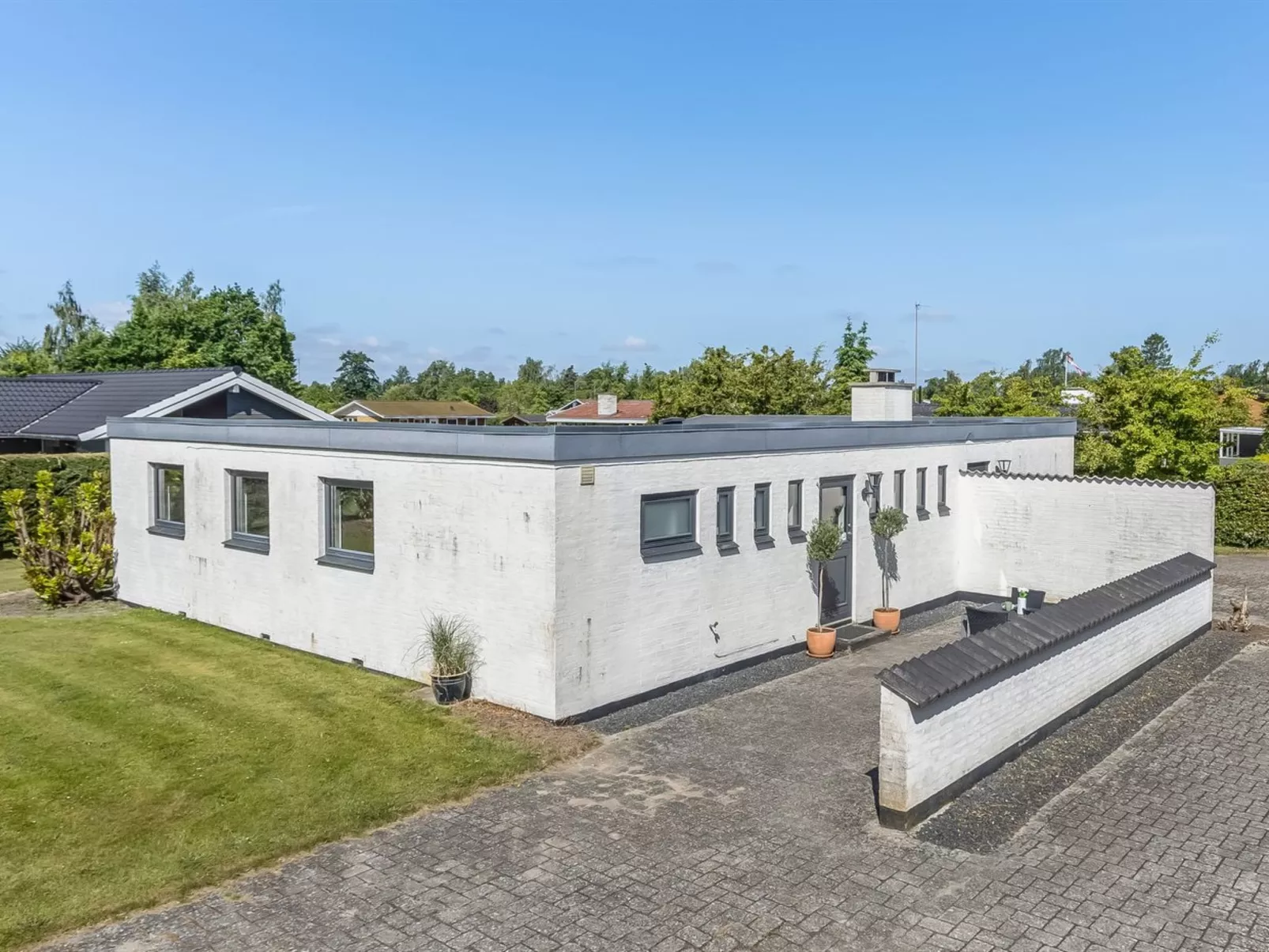 "Anabel" - 600m from the sea