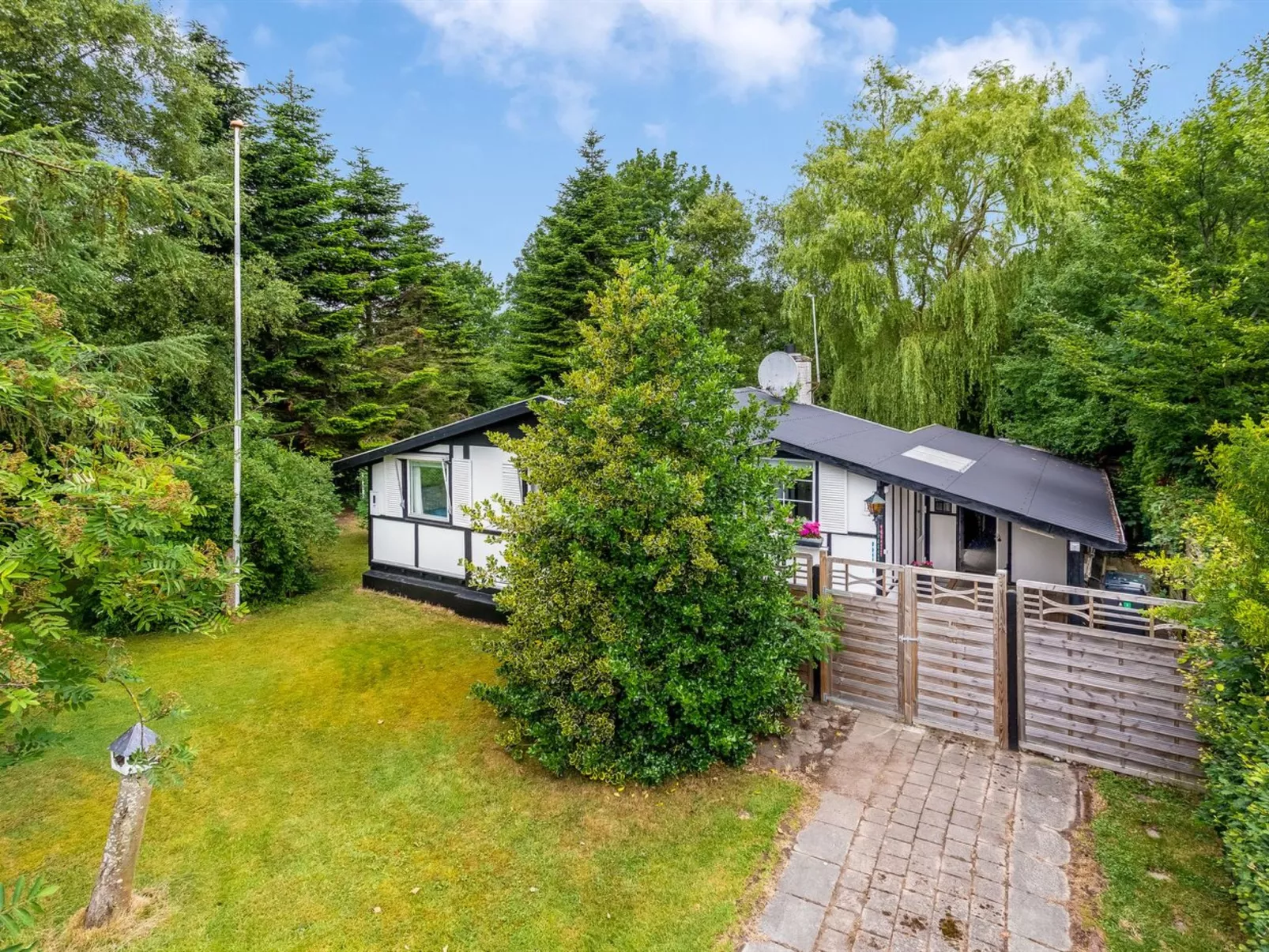 "Gravers" - 300m from the sea