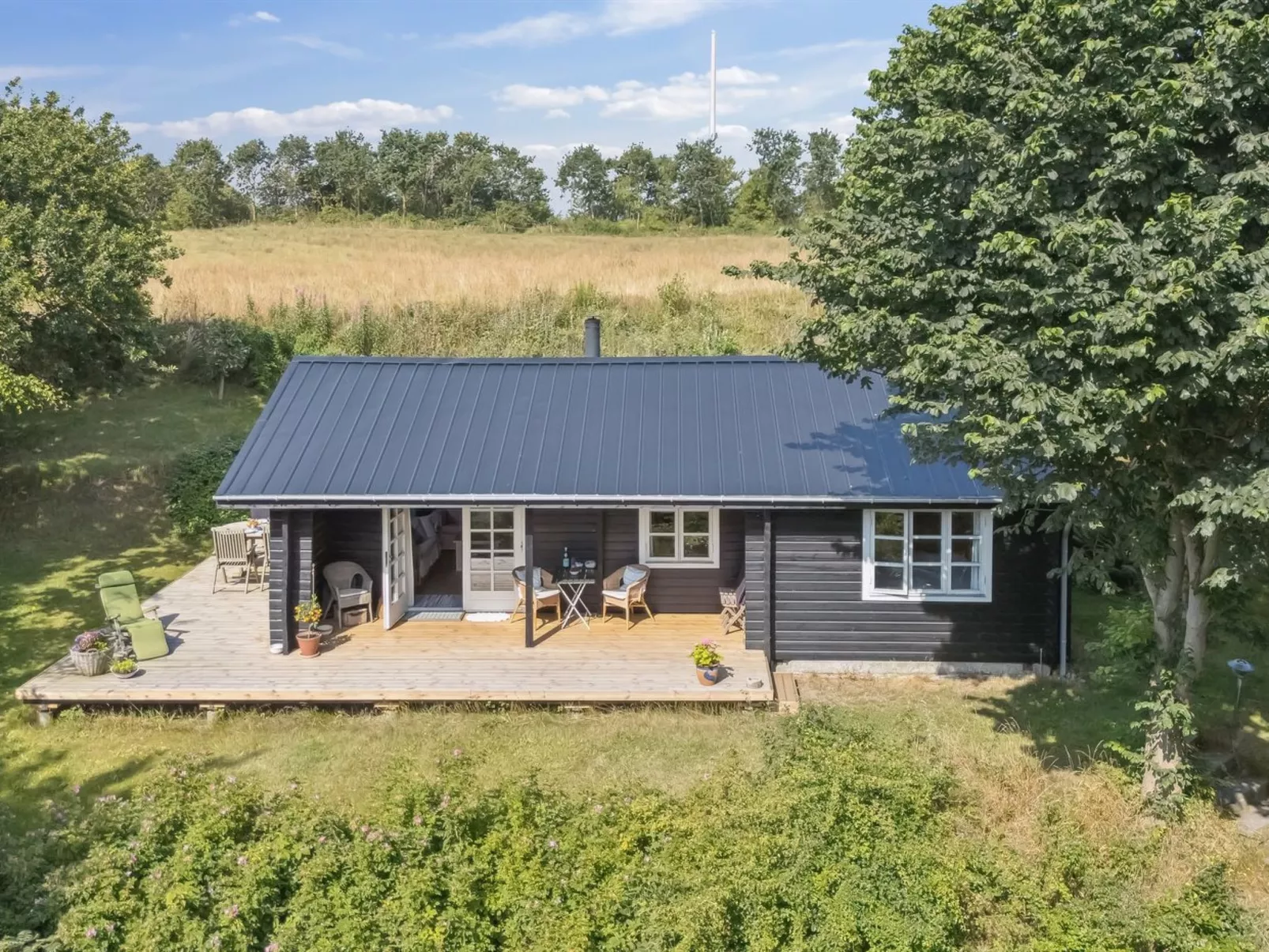 "Dorthie" - 1.7km from the sea