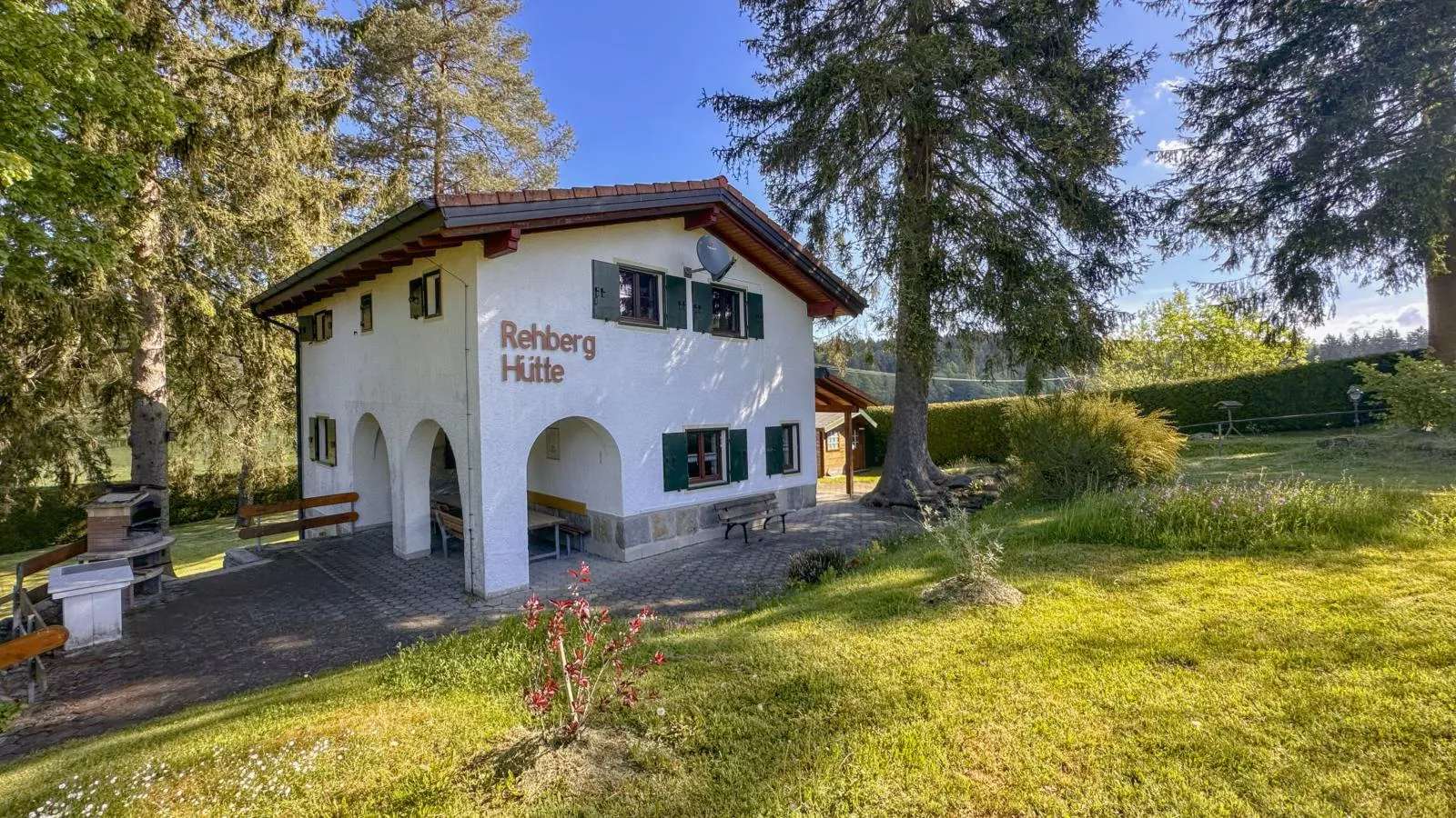 Rehberg Hütte-Buitenkant zomer