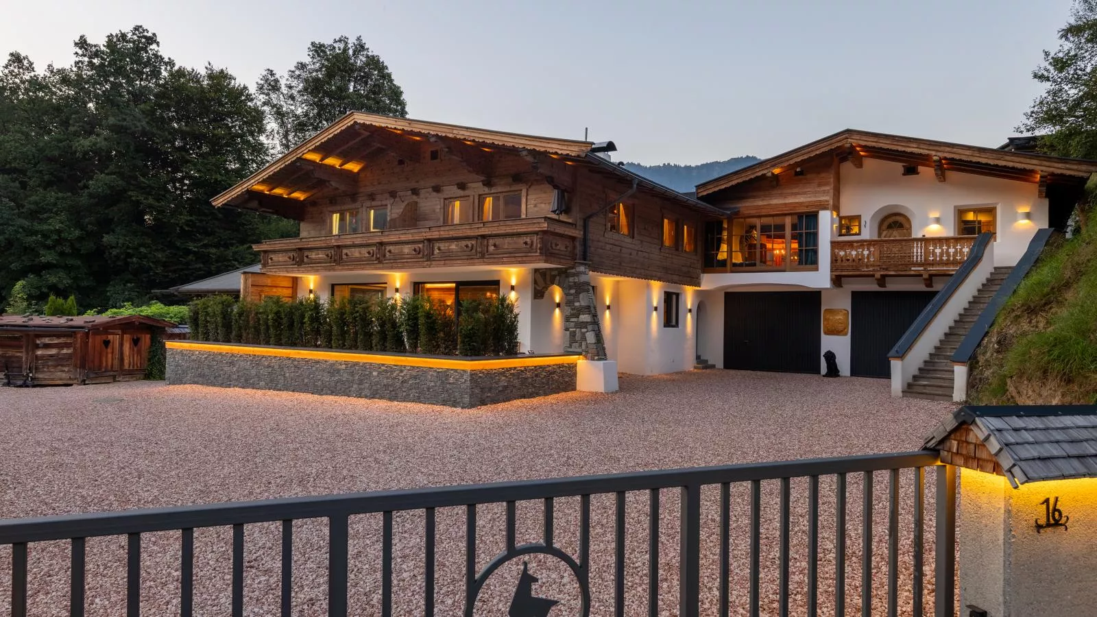 City Hide-Away Hahnenkamm Top 1