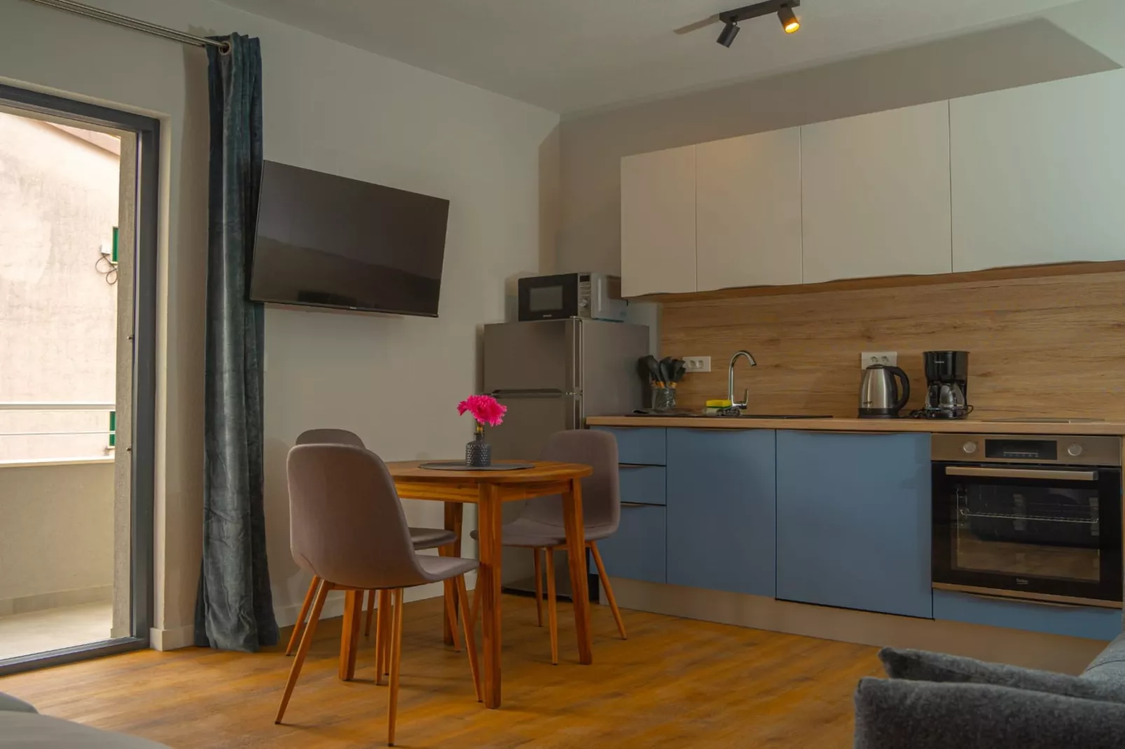 Studio Standard (A1)