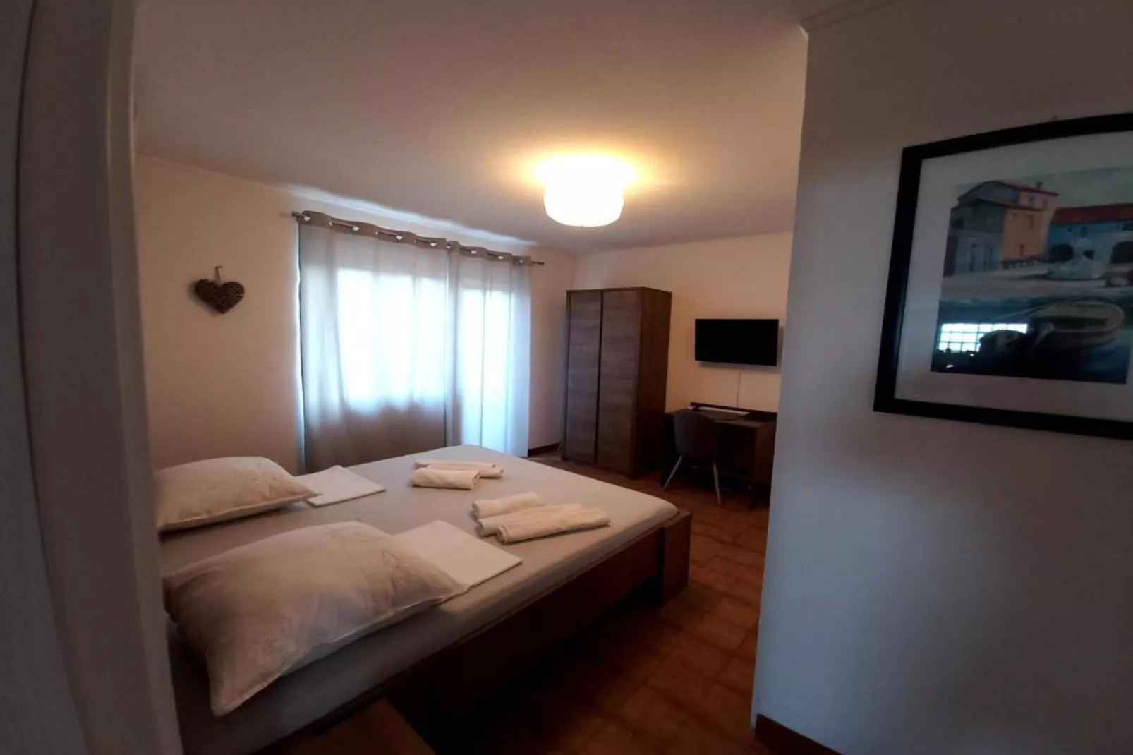 Double Room (A5)