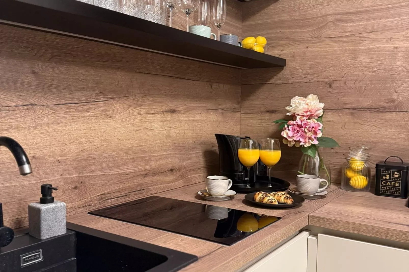 Leonarda Waterfront Residences-Studio Apartment (The Marina studio) -S6