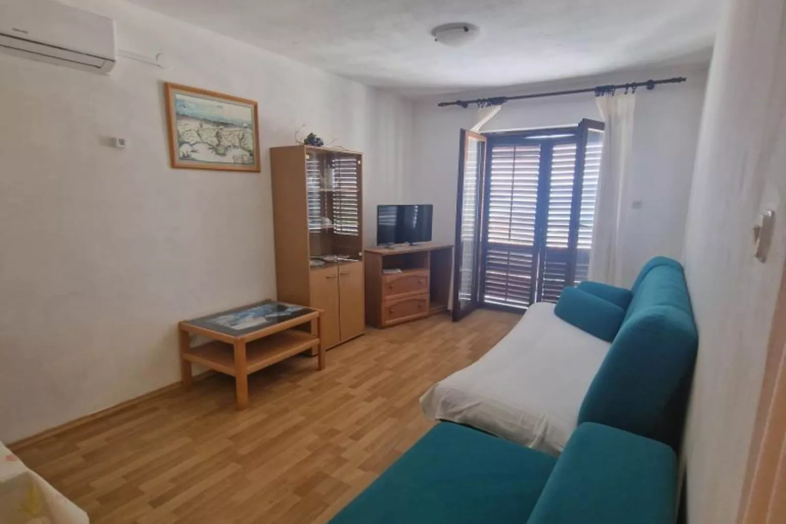 One Bedroom Apartment with Balcony and Sea View 1