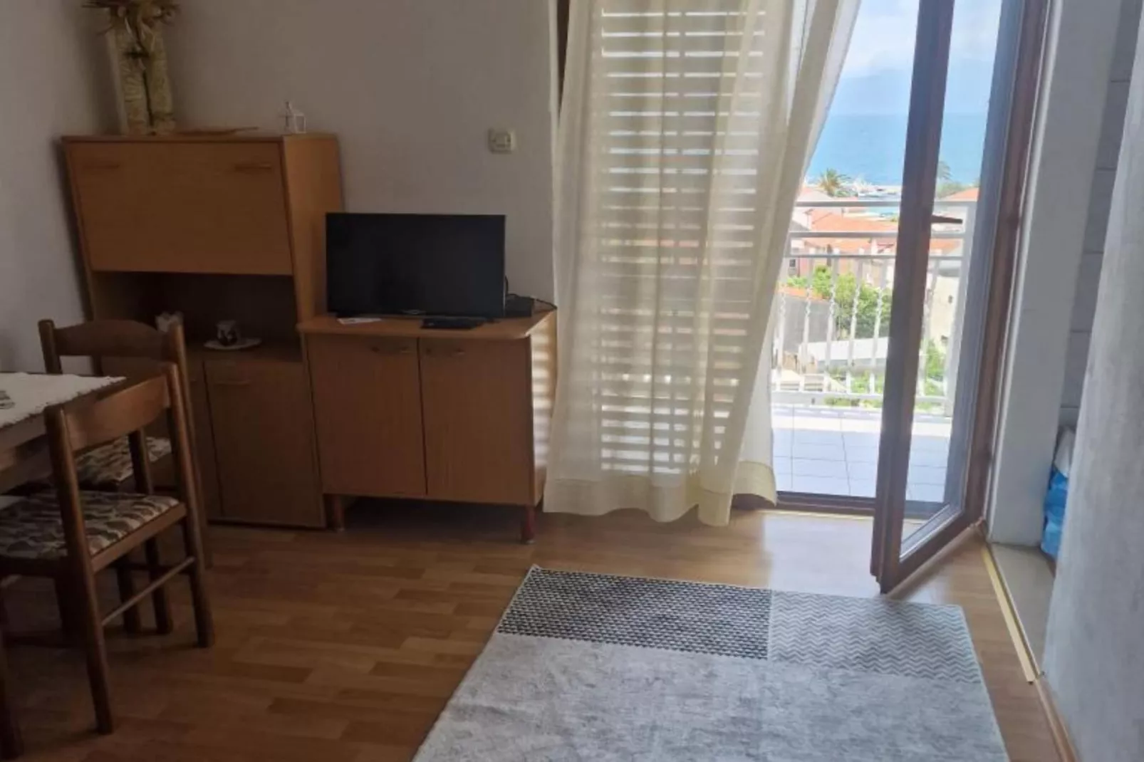 One Bedroom Apartment with Balcony and Sea View 2