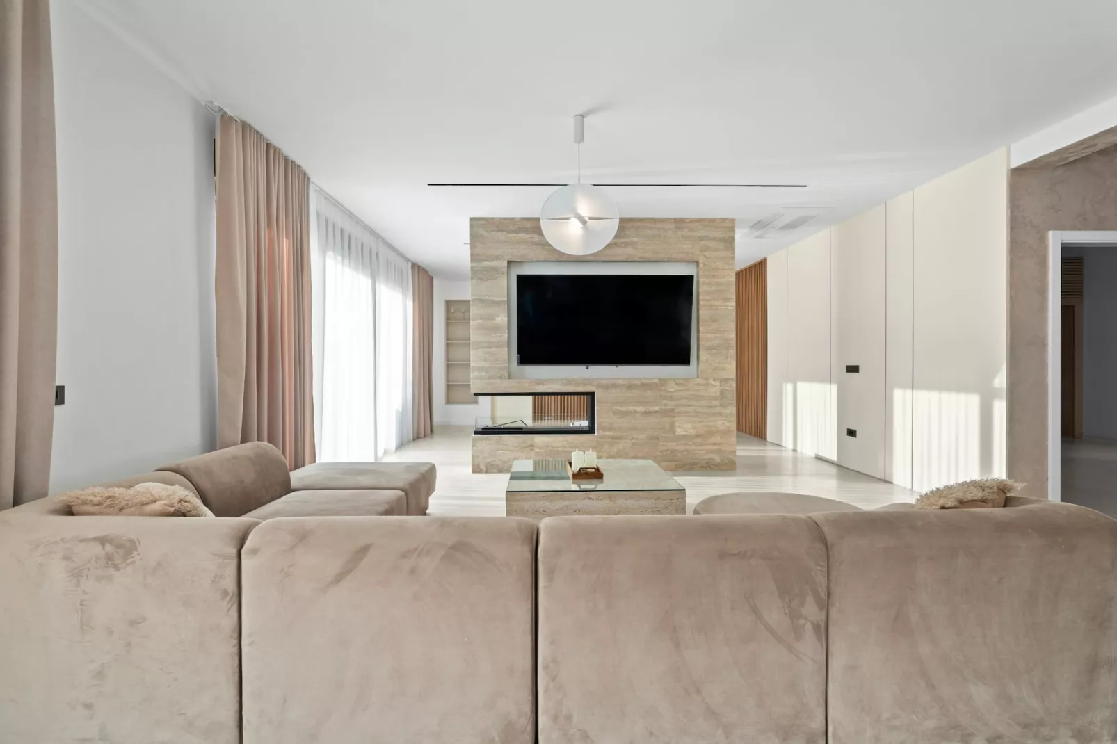 Villa Freedom - Five Bedroom House with Balcony