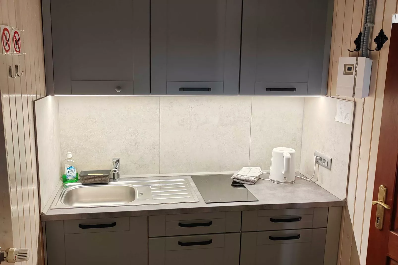 Mountain Vista Cottage with Private Sauna - One Bedroom Cottage