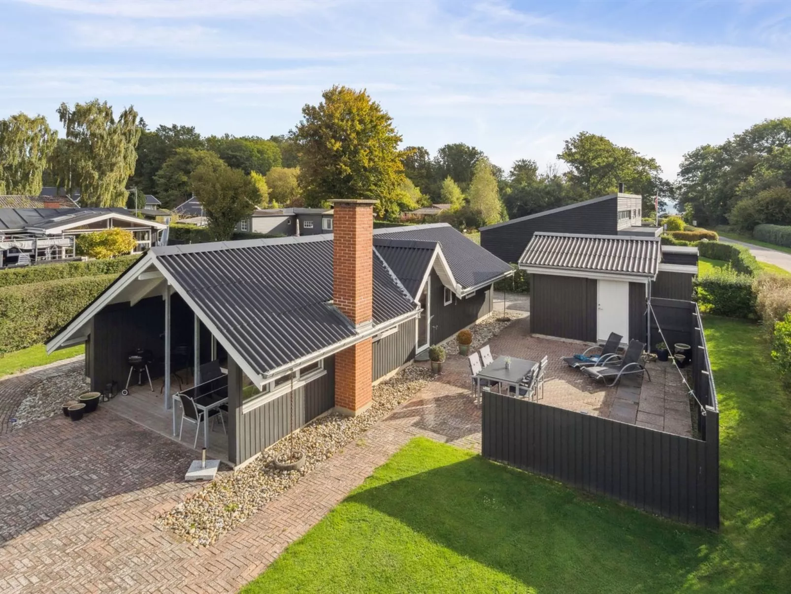 "Hannah" - 200m from the sea