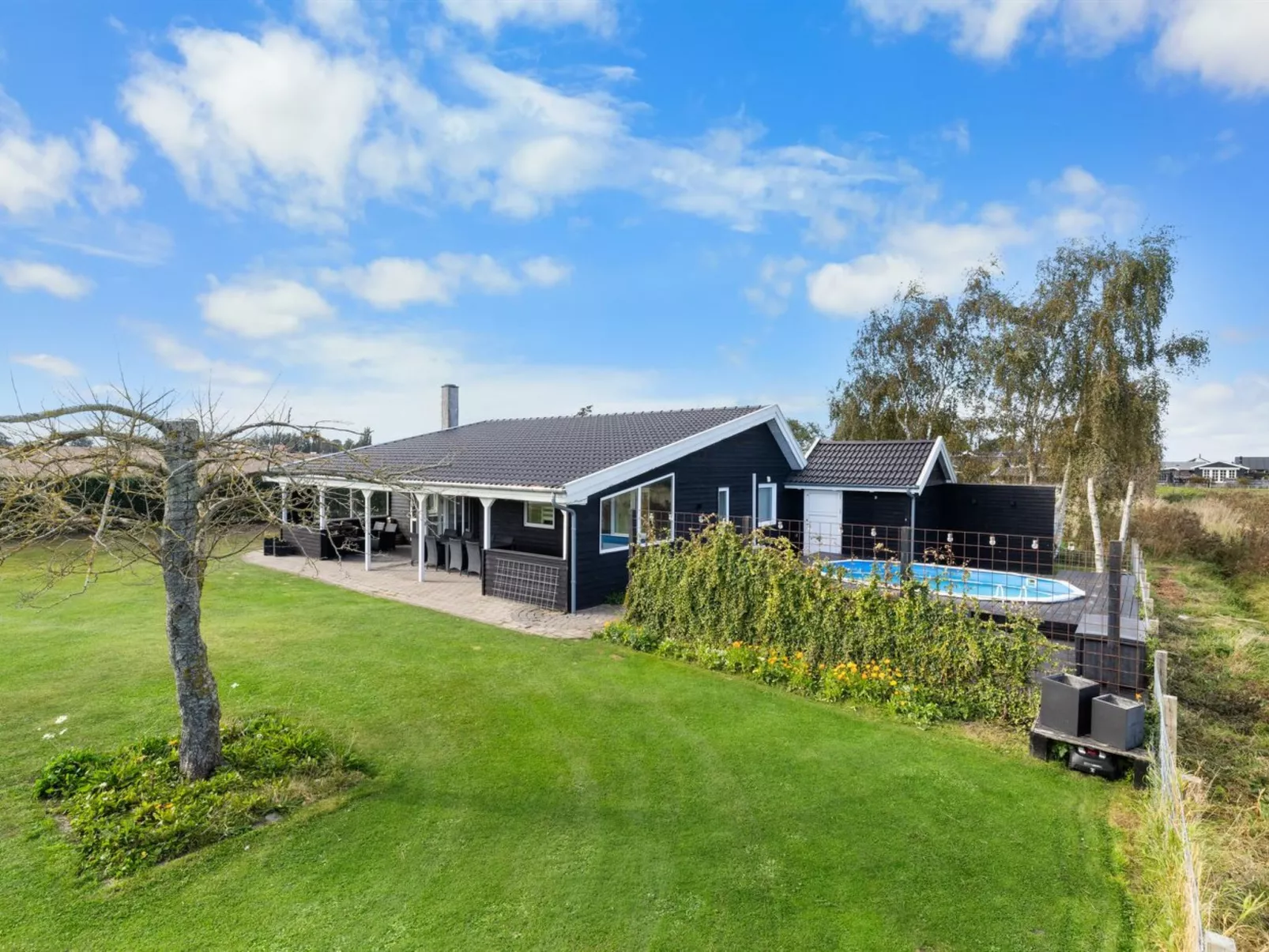 "Rolfkarl" - 250m from the sea