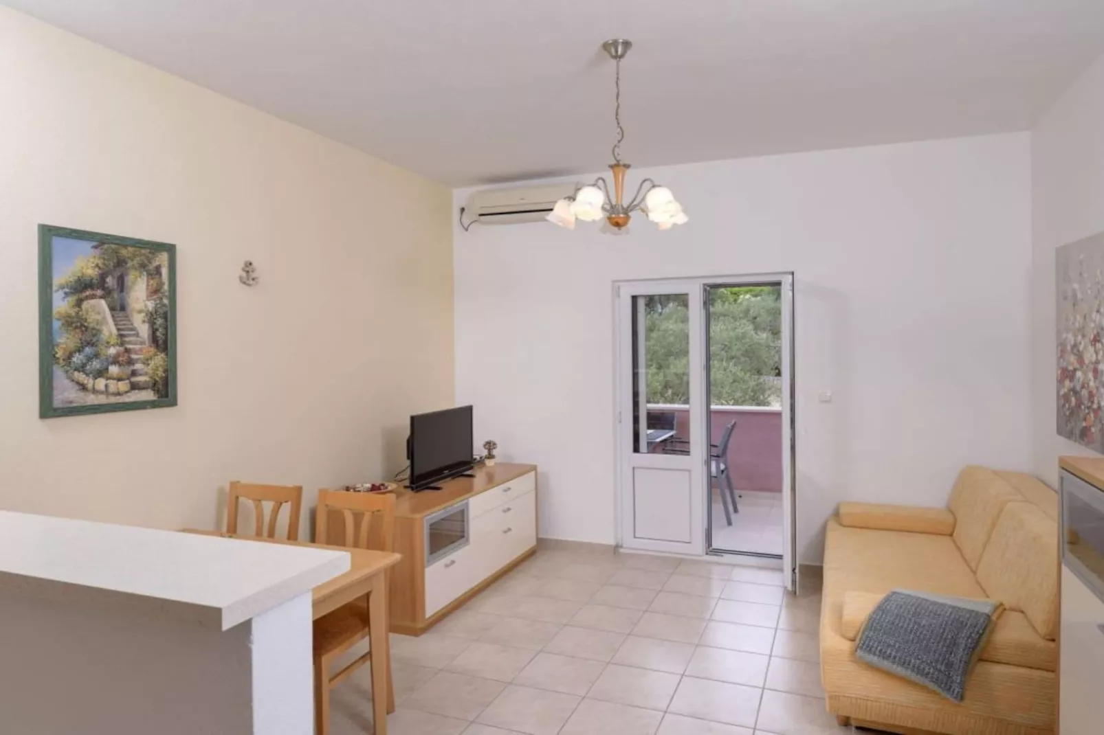 One Bedroom Apartment with Balcony 3