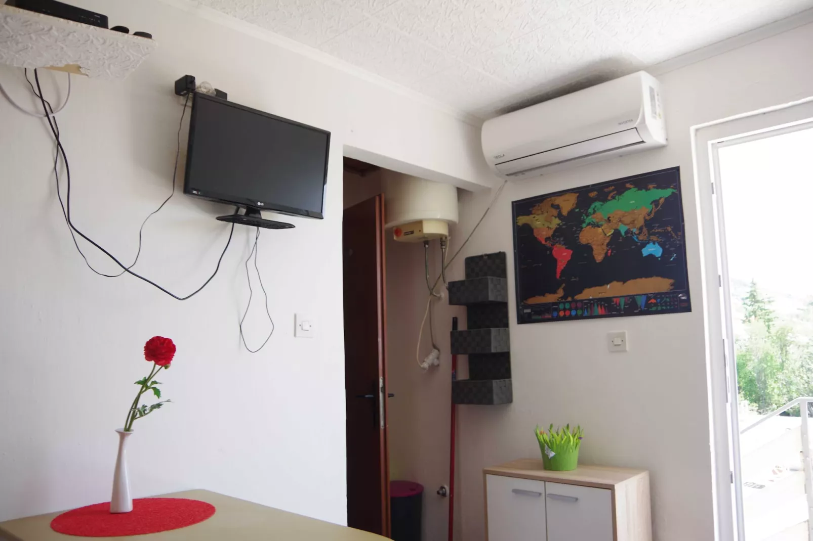 Serene Barbat Escape with Just Minutes from the Beach - One Bedroom Apartment with Balcony 3