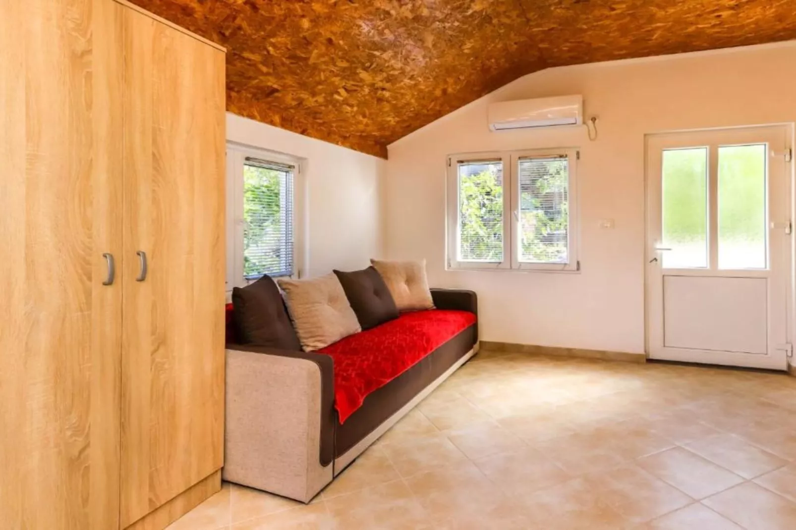 Beachfront Escape – Steps from the Crystal-Clear Sea - One Bedroom Apartment 2