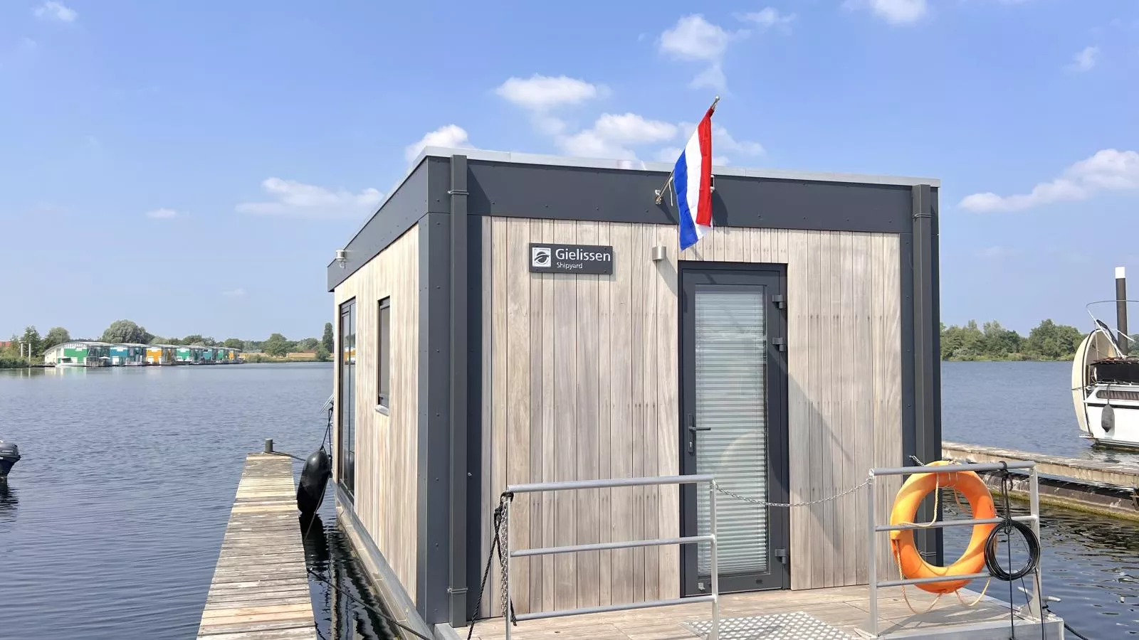 Jopies Houseboat-Buitenkant zomer